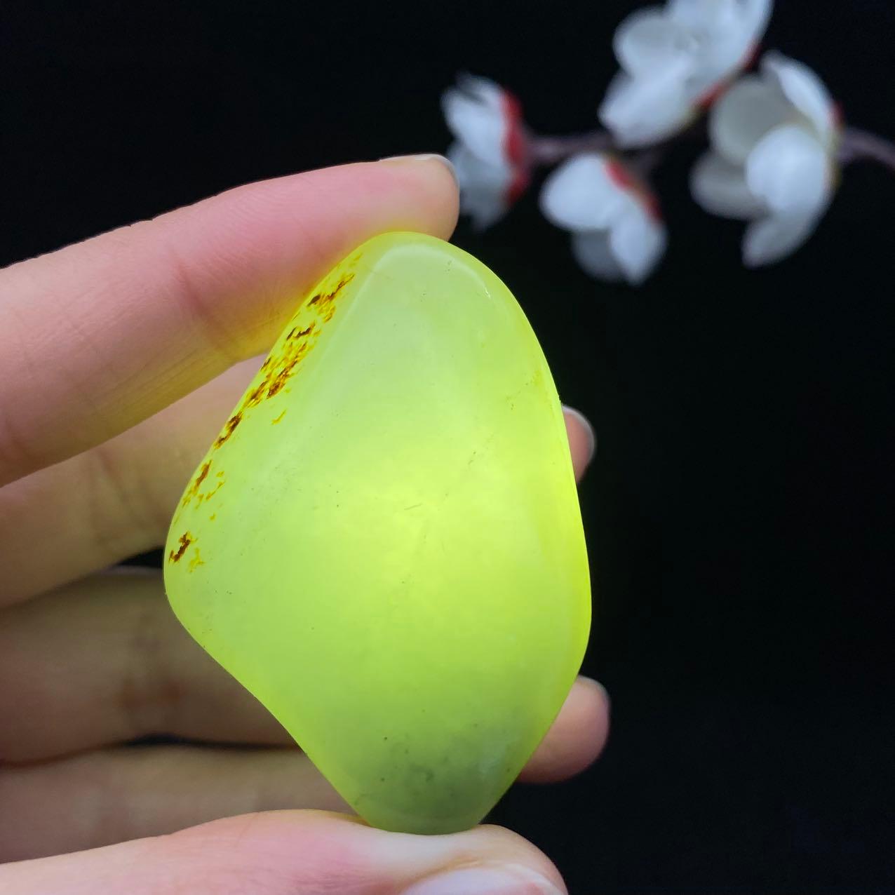 和田玉洒金皮带翠籽料（37.1g）
