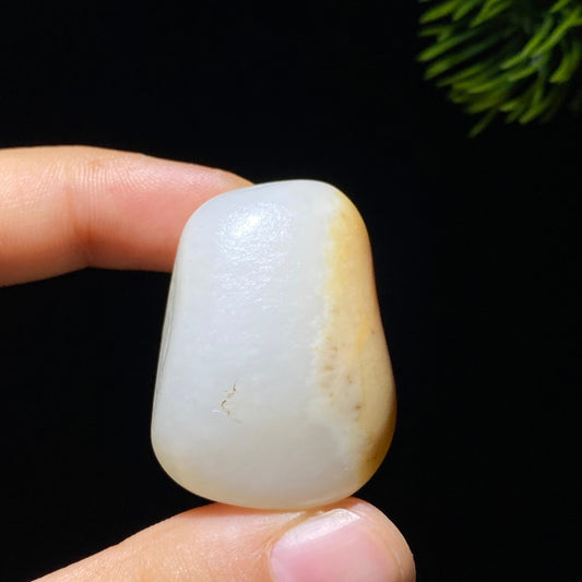和田玉黄沁皮籽料原石（28.8g）
