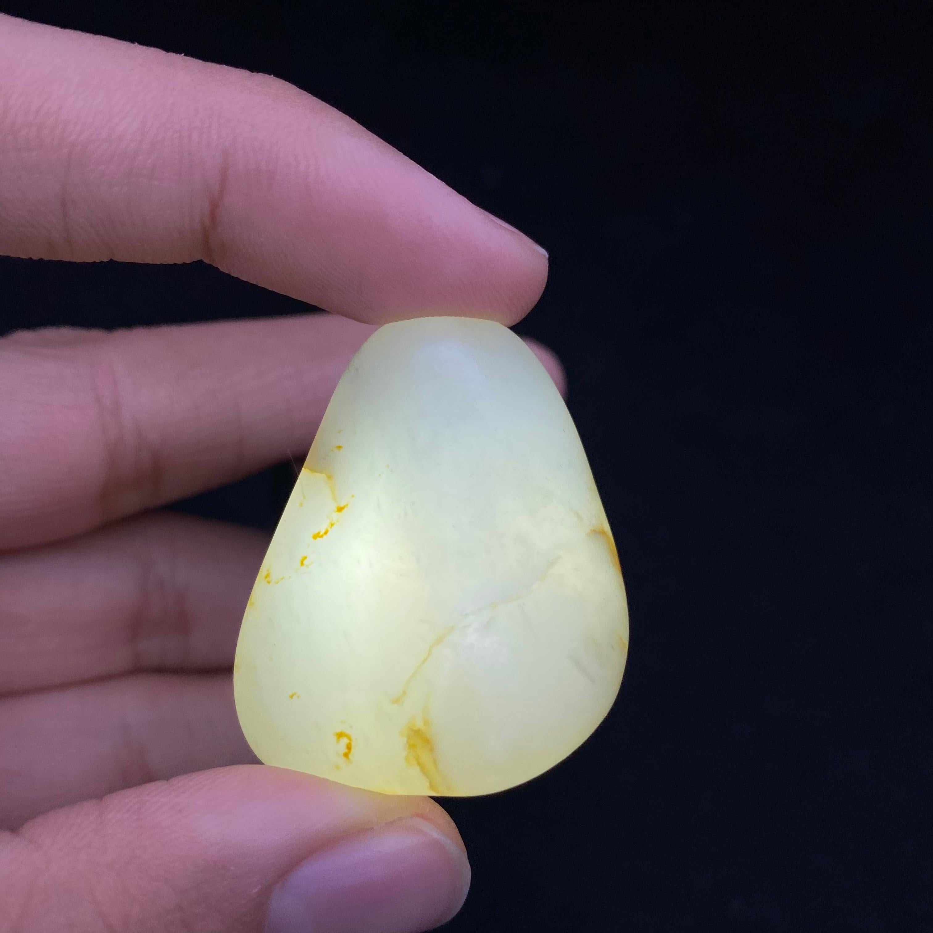 【超值推荐】和田玉黄皮籽料原石（25.2g）