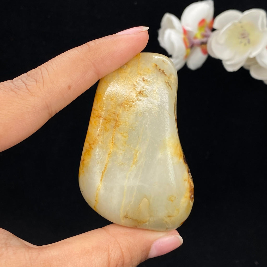 和田玉黄皮籽料手把件（108.7g）