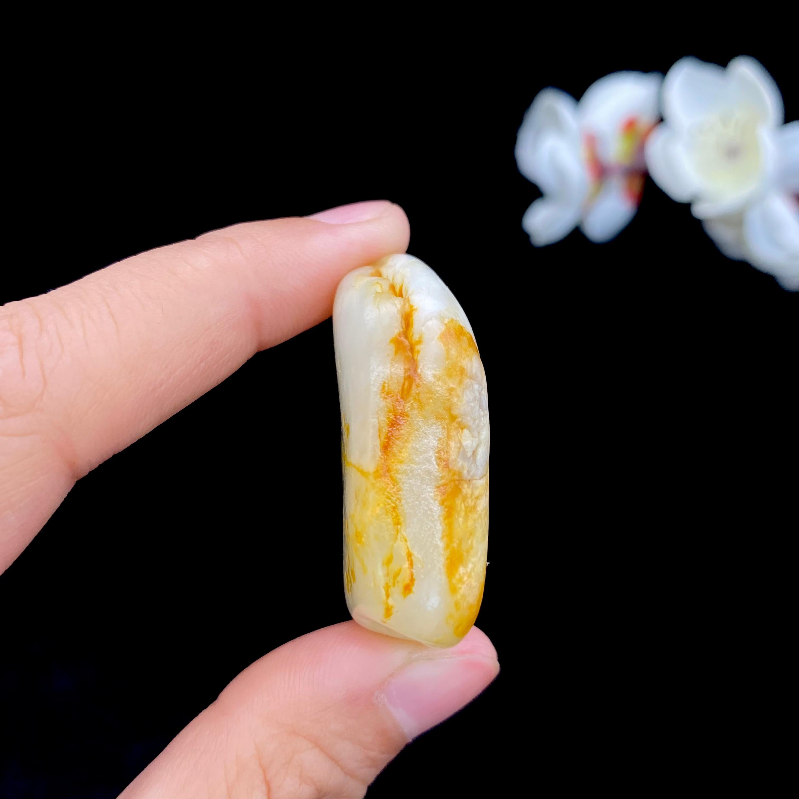 【超值推荐】和田玉黄皮籽料原石（31.6g）
