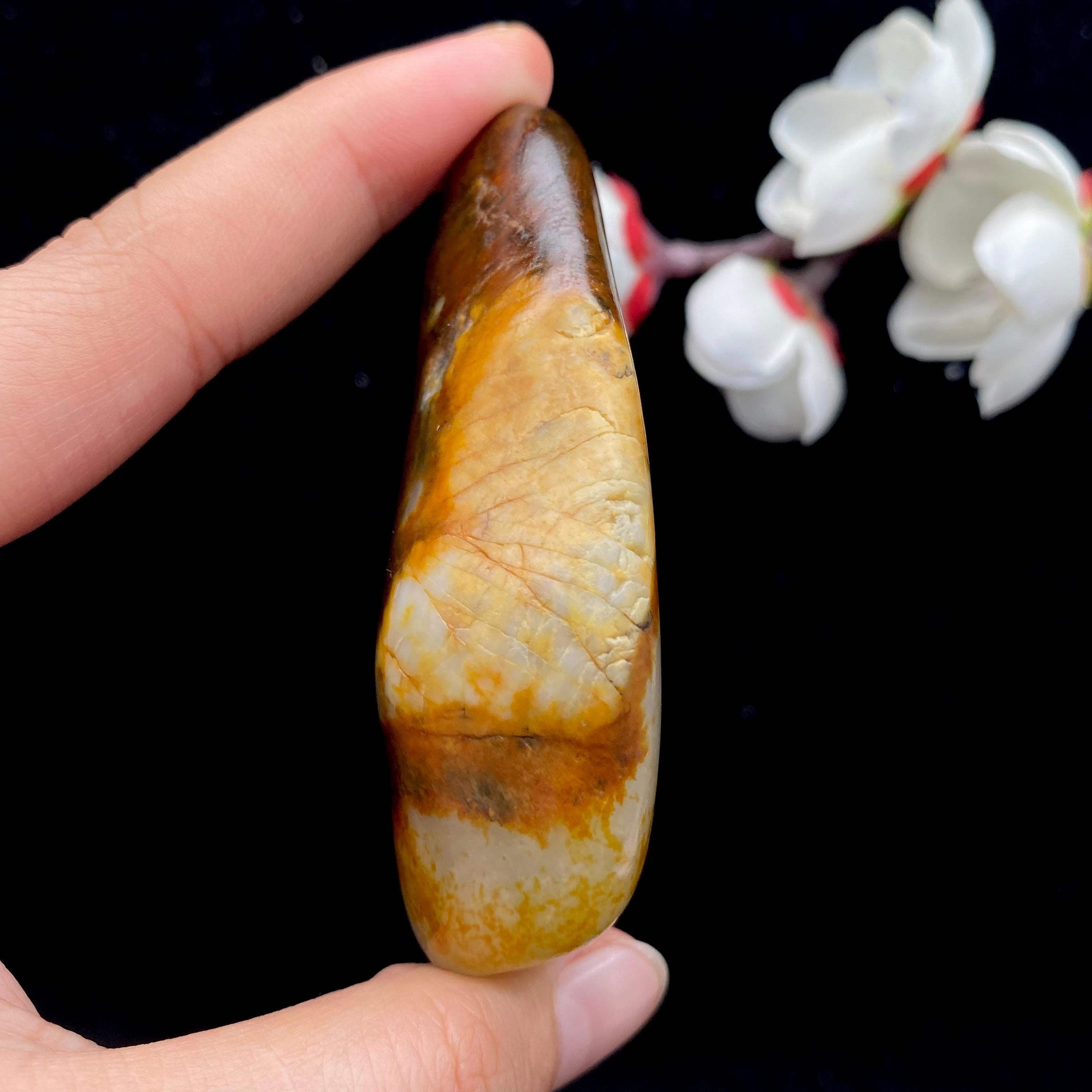 和田玉聚黄皮籽料手把件（108.3g）