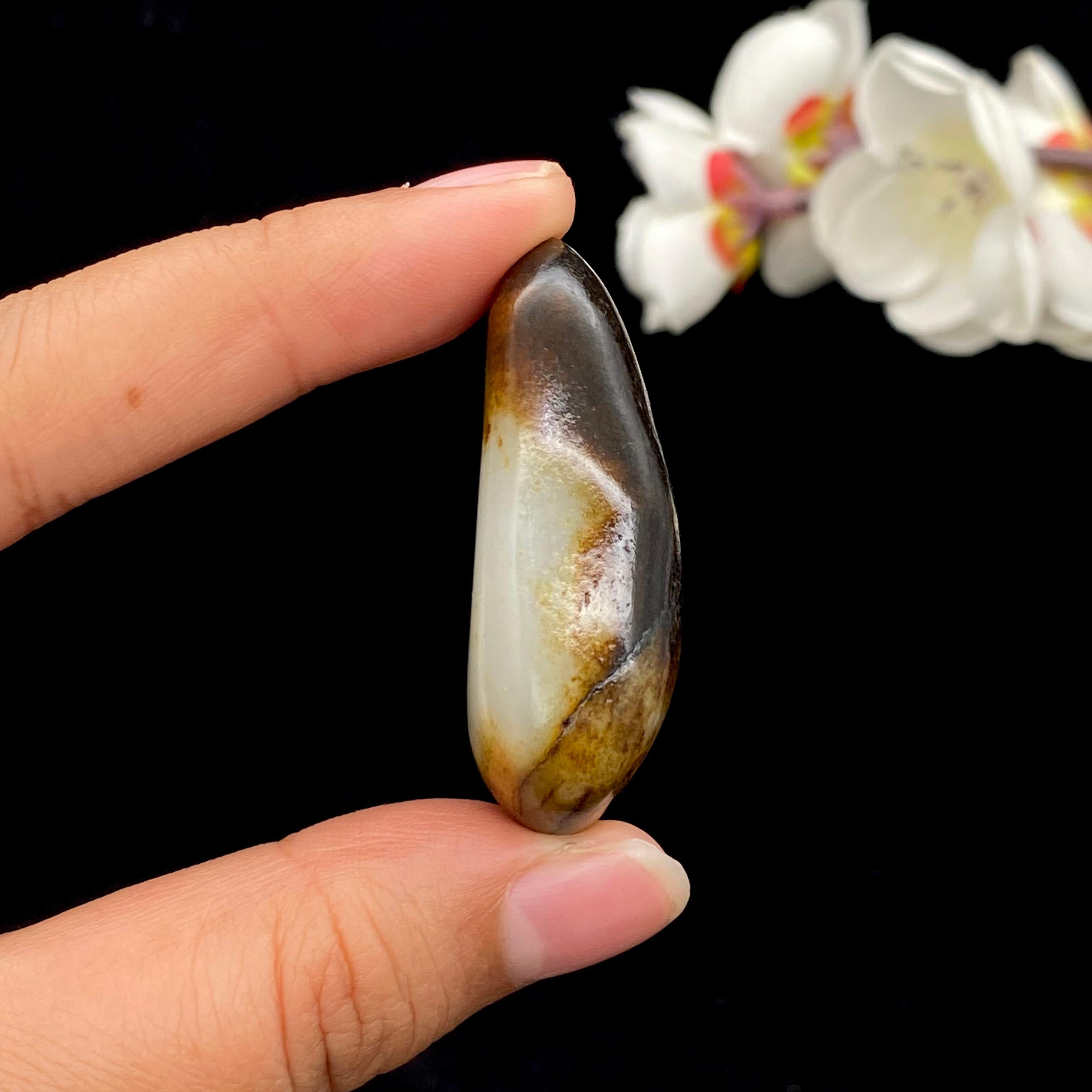 和田玉聚黑皮籽料挂件（27.8g）