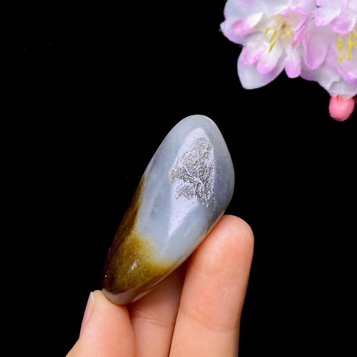 和田玉黑皮青花籽料挂件（40.2g）