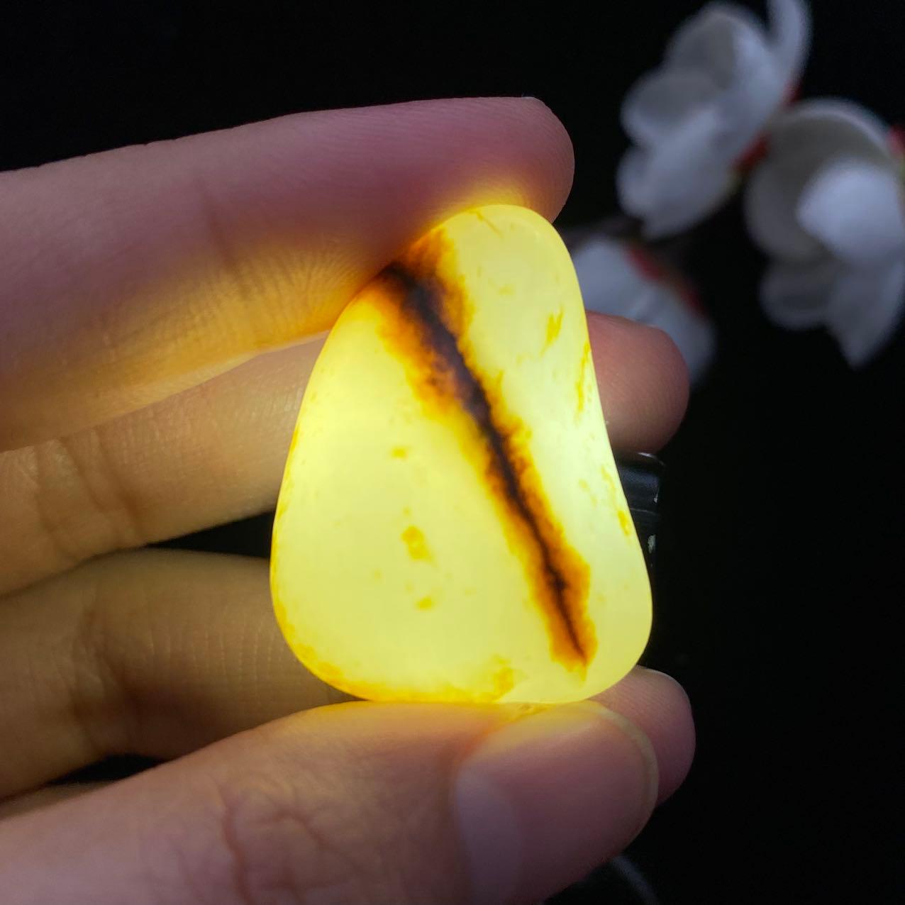 和田玉洒金皮籽料吊坠籽（14.8g）