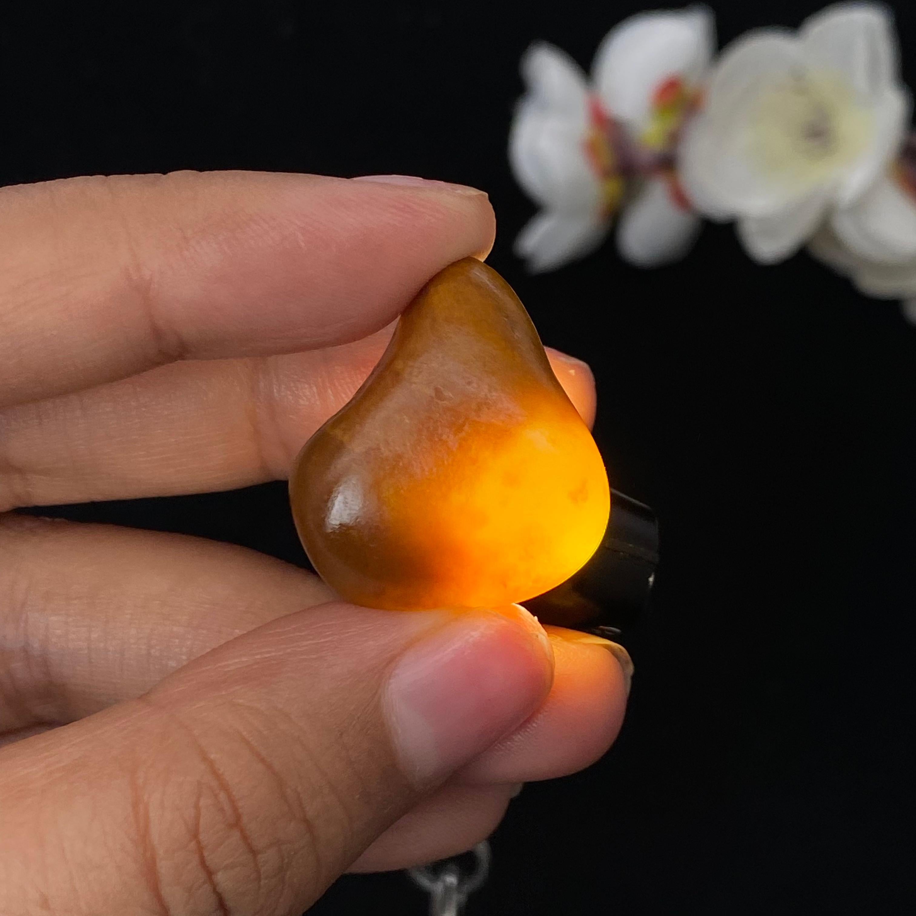 和田玉黄沁皮籽料（8.8g）