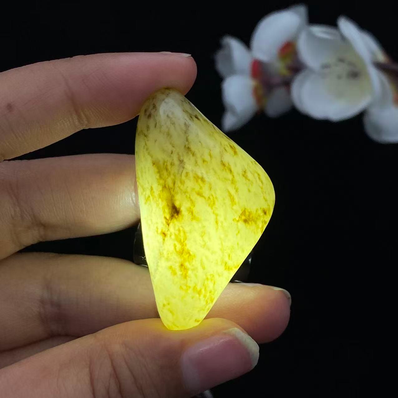 和田玉秋梨皮青花底籽料挂件（27.2g）
