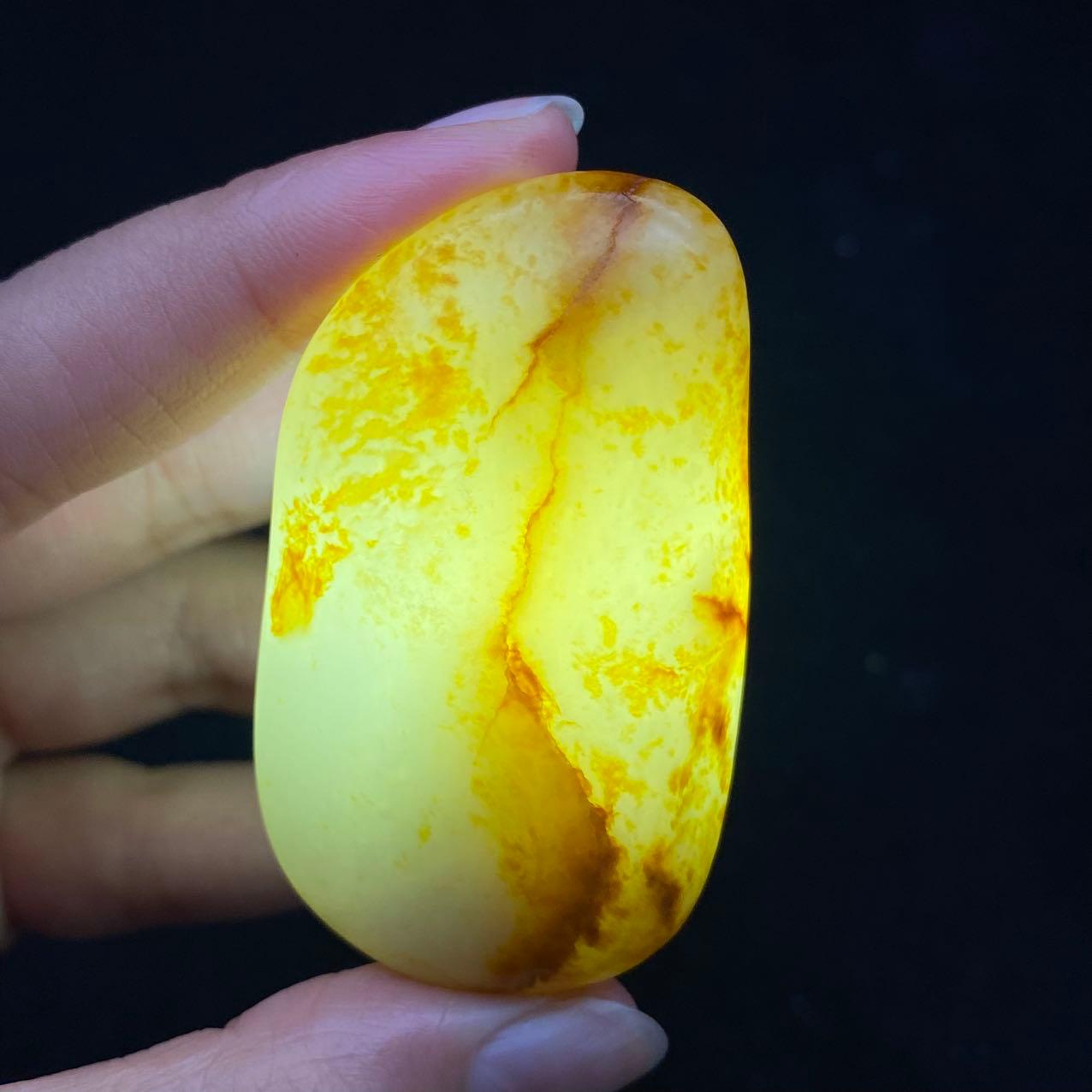 和田玉洒金皮籽料原石（56.9g）