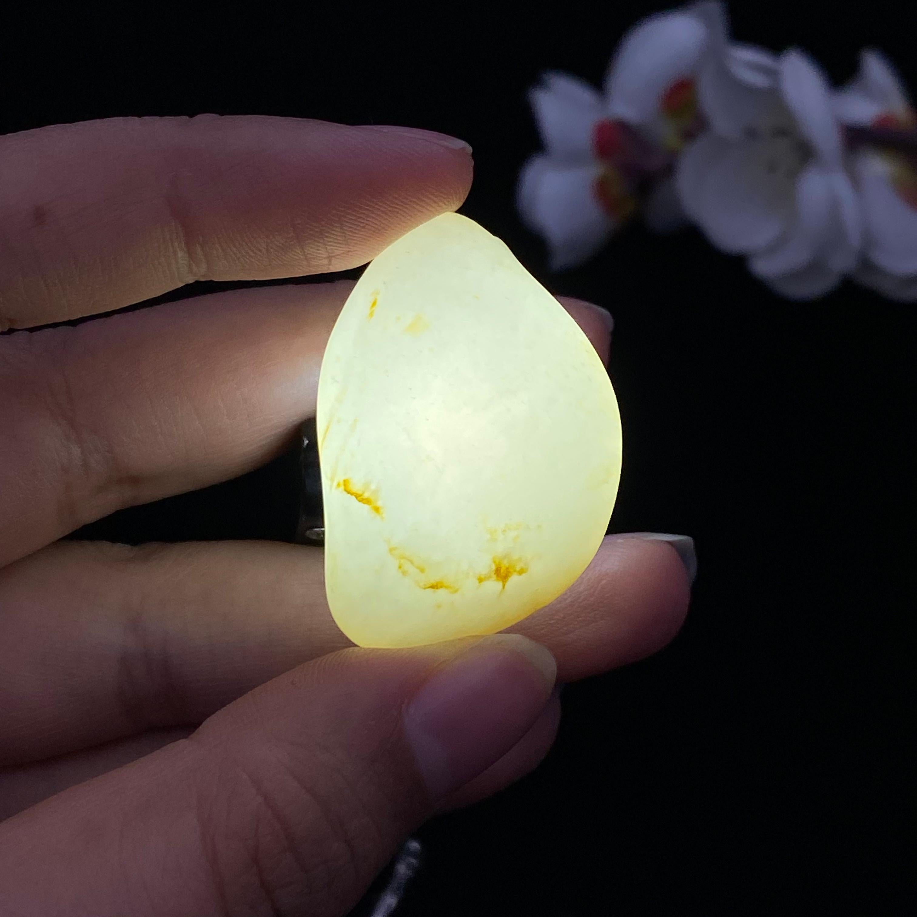 【超值推荐】和田玉洒金皮籽料挂件（18.8g）