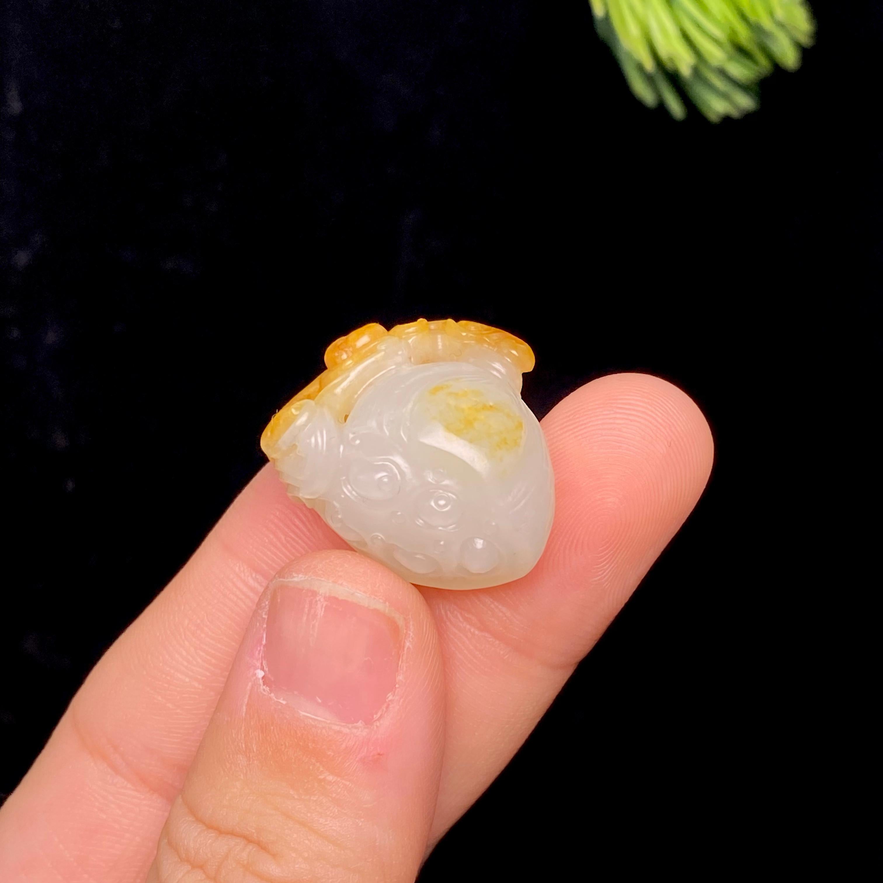 和田玉籽料莲蓬挂件（9.3g）