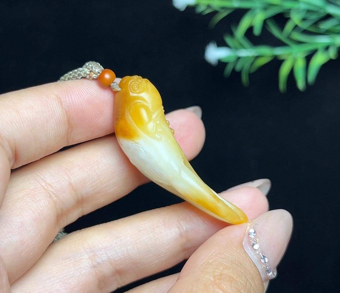 新疆和田玉红沁白肉籽料富甲天下（12.3g）