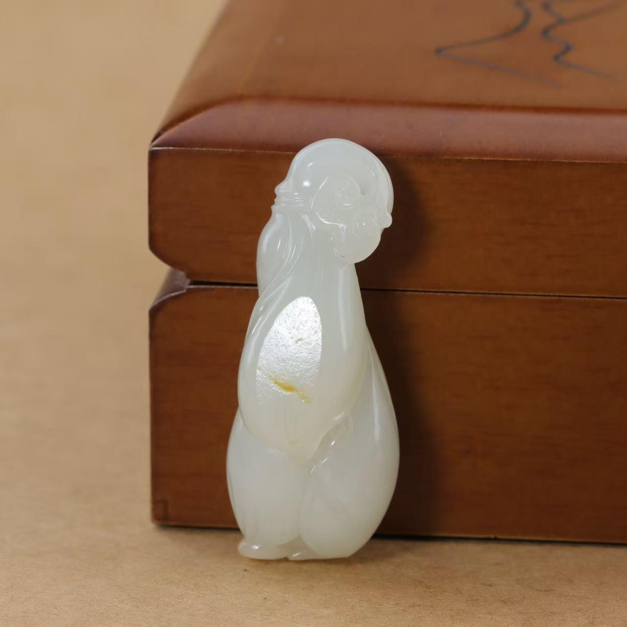 和田玉洒金皮玉兰花吊坠（20.2g）