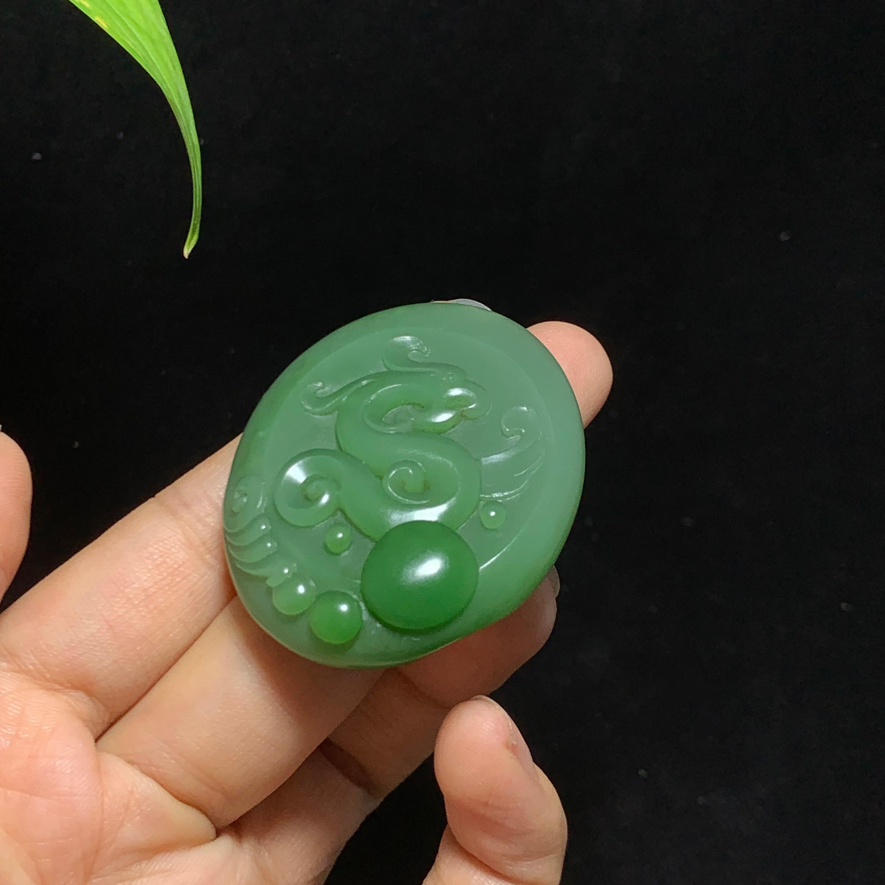 碧玉粉绿仿古龙挂件（42.1g）