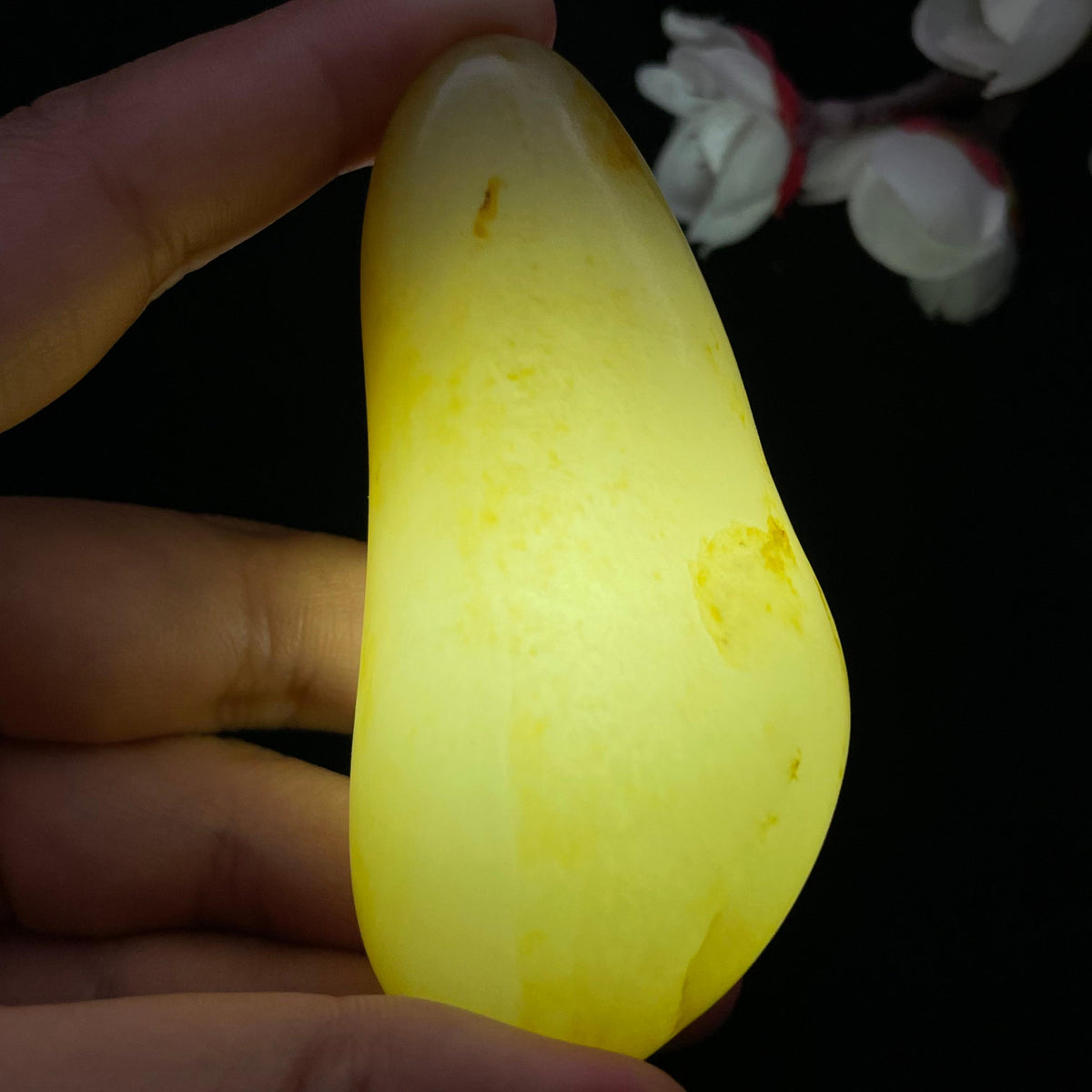 和田玉黄皮籽料手把件（75.9g）
