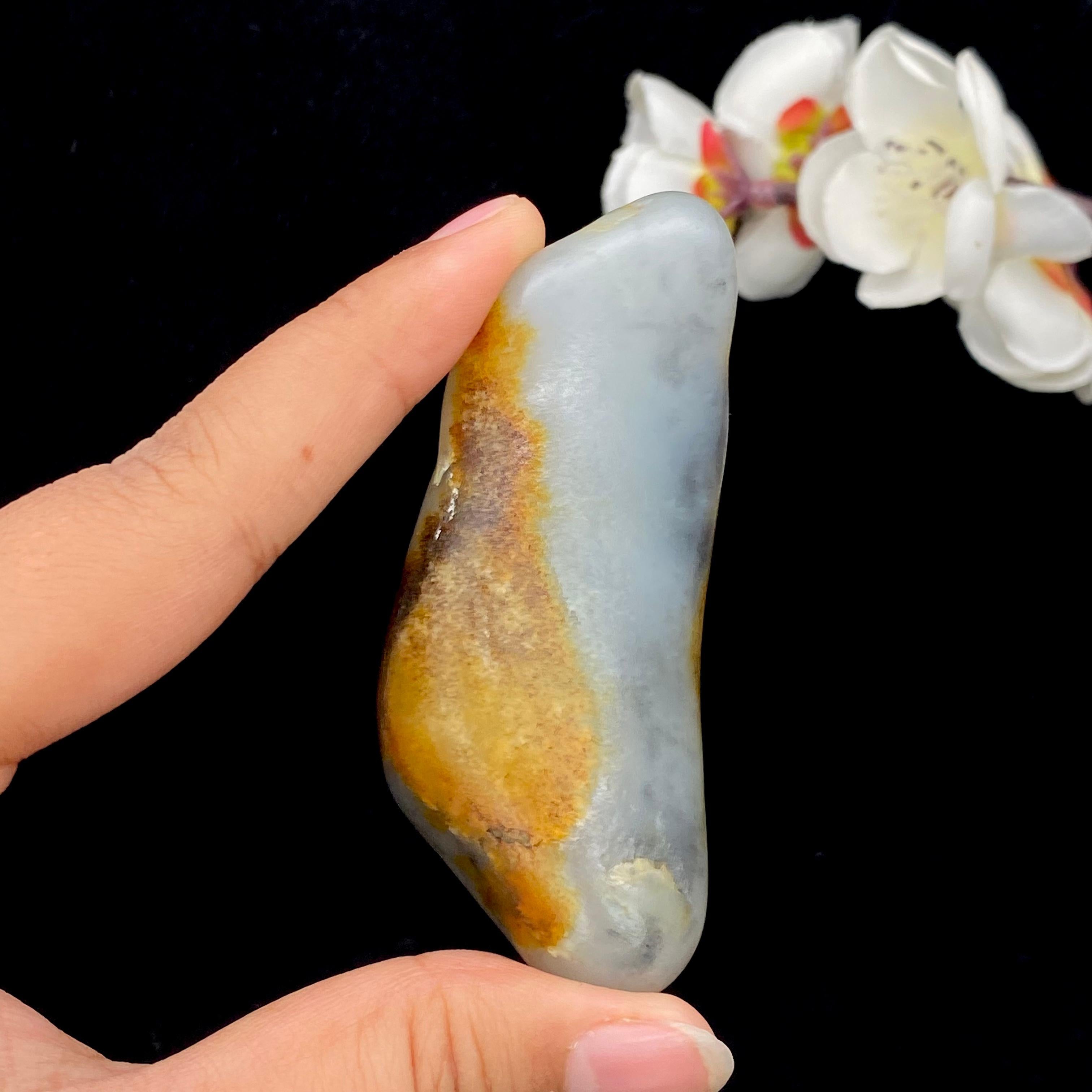 和田玉聚黄皮青花籽料原石（77.3g）