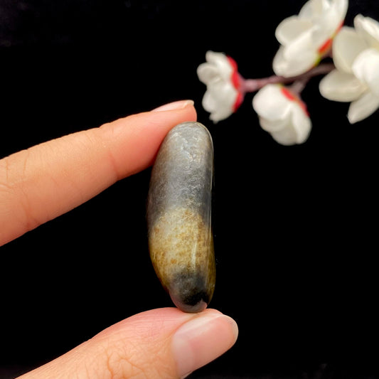 和田玉秋梨皮青花籽料原石（22.3g）