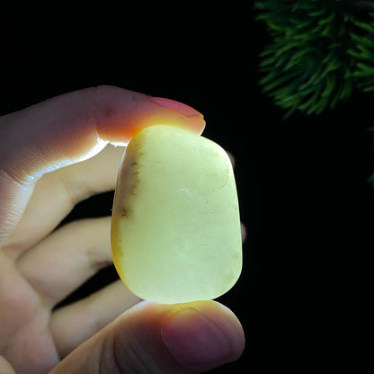 和田玉黄沁皮籽料原石（28.8g）