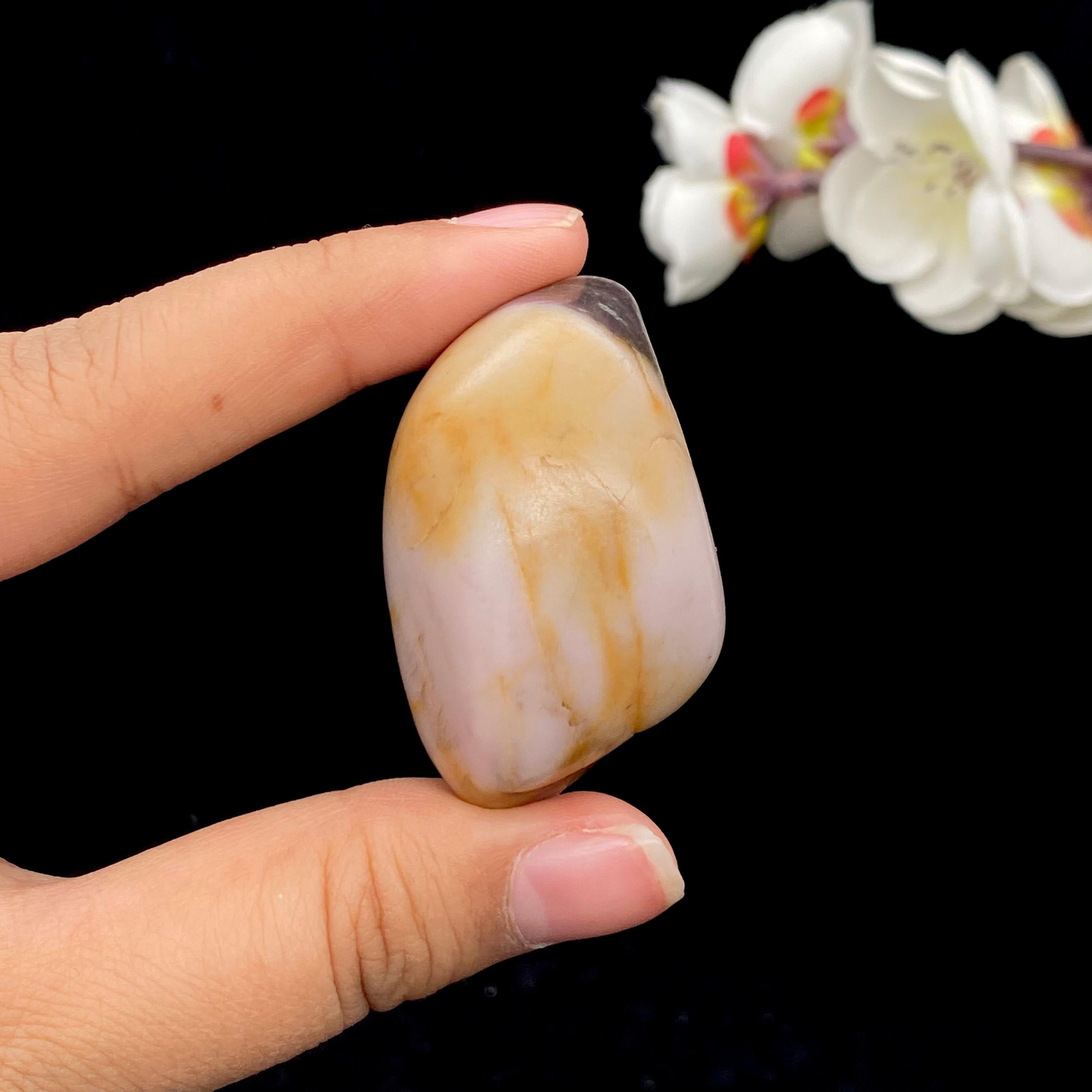 和田玉桃花玉带黄皮籽料挂件（48.8g）