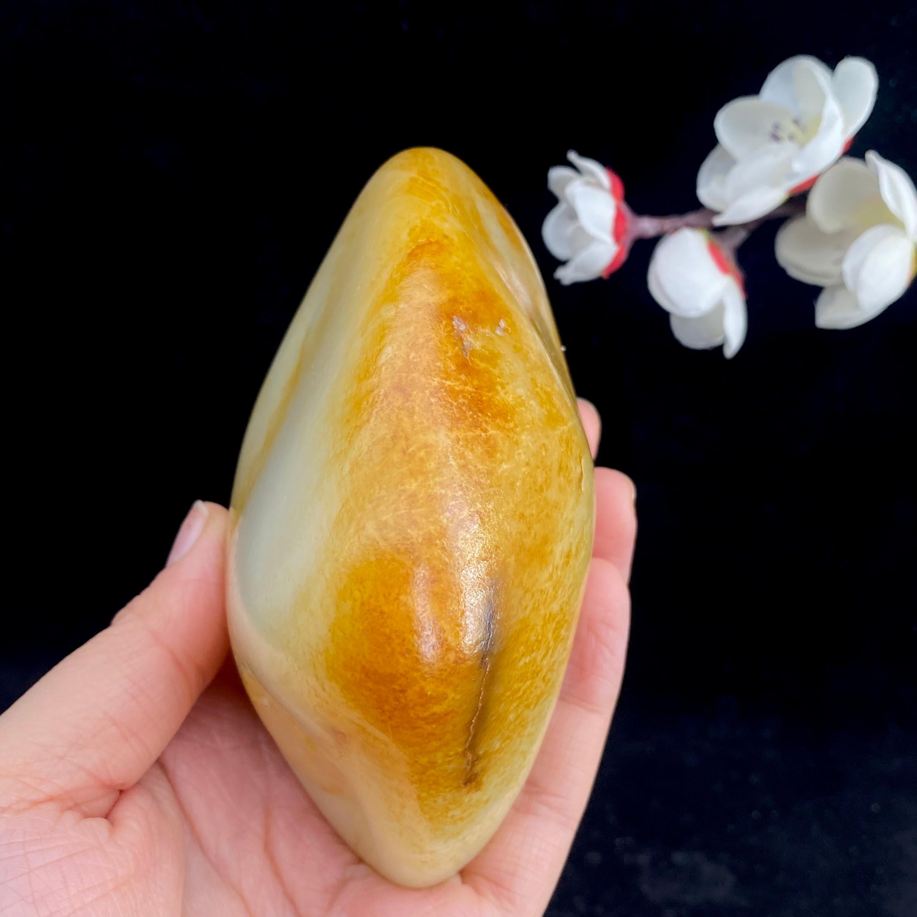 和田玉聚黄皮籽料原石（565.9g）