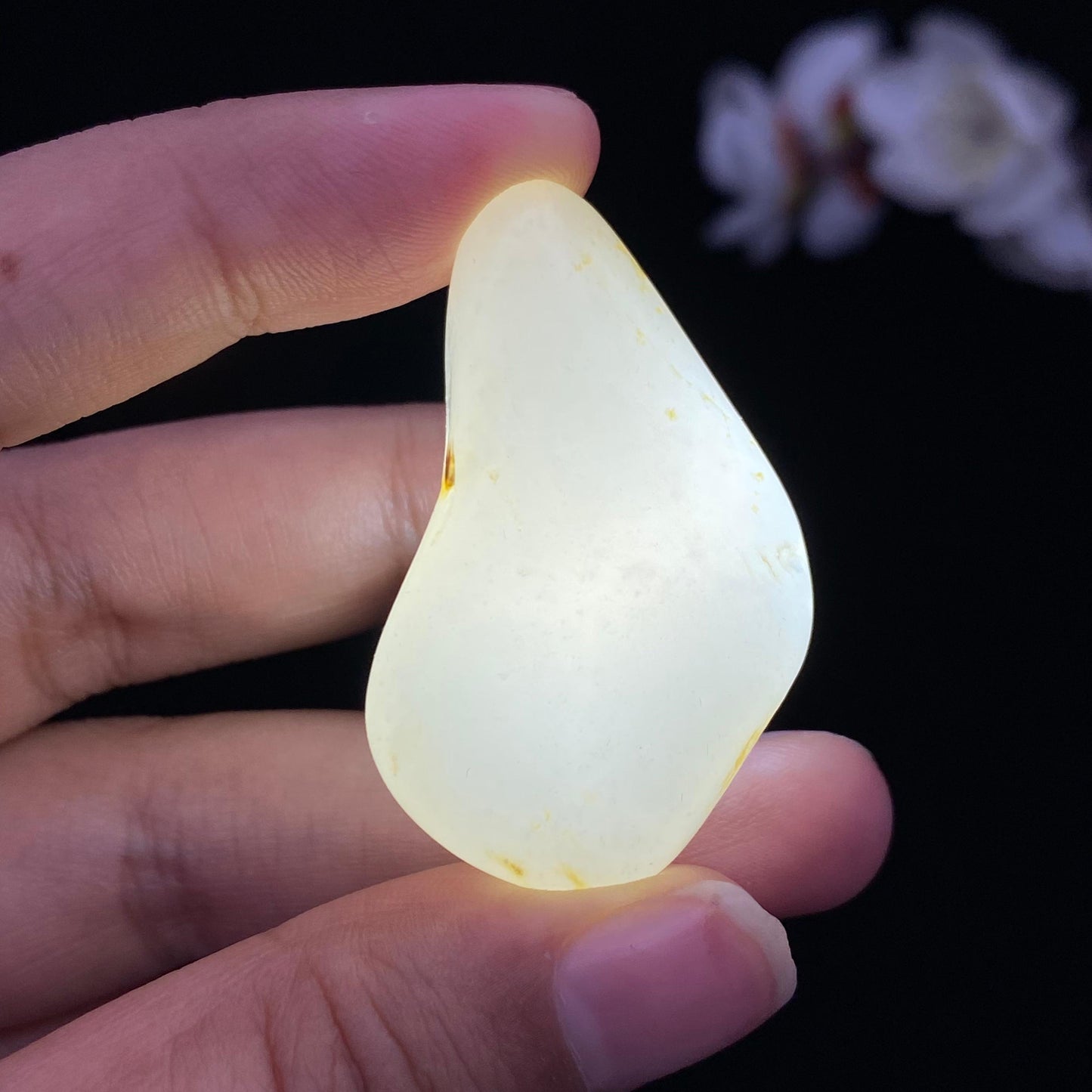 和田玉黄皮青花底籽料挂件（22.1g）