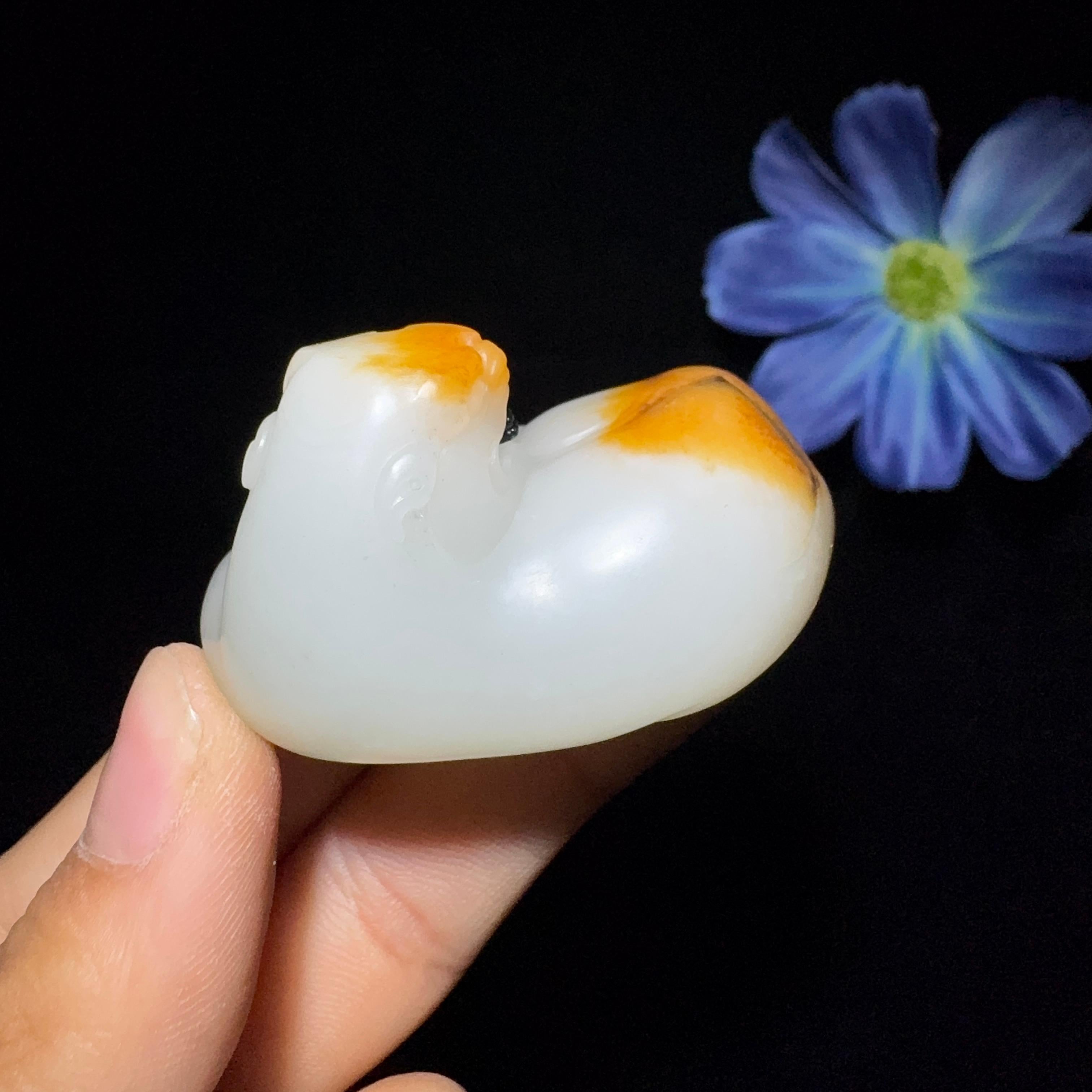 和田玉籽料手把件貔貅（69.3g）