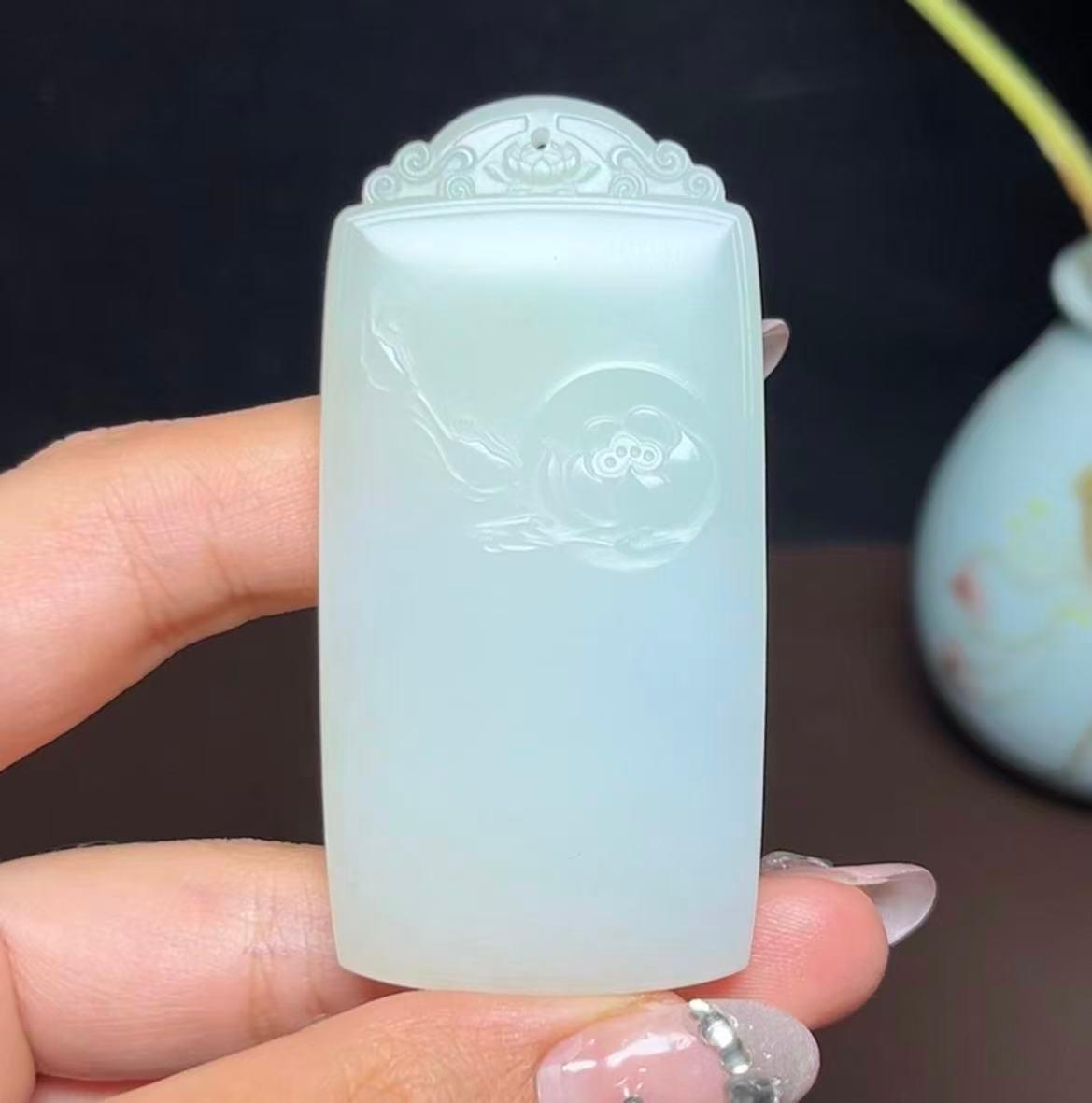 新疆和田玉且末料羊脂玉年年有余平安无事牌（47.8g）