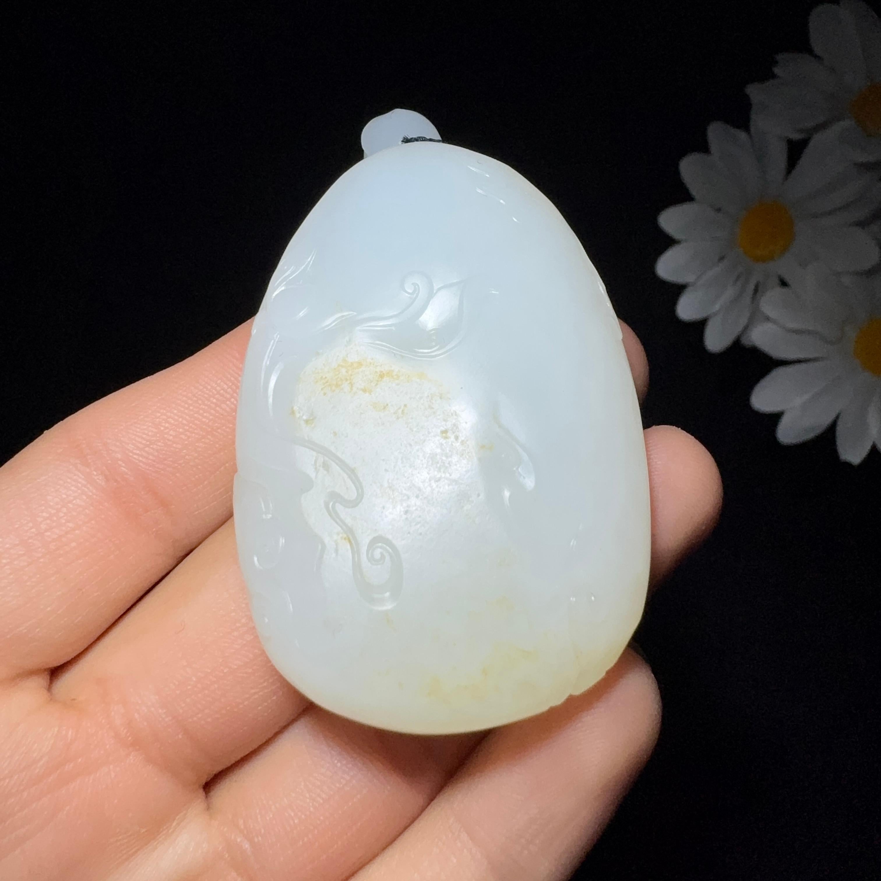 和田玉籽料羊脂白玉观音（65.7g）