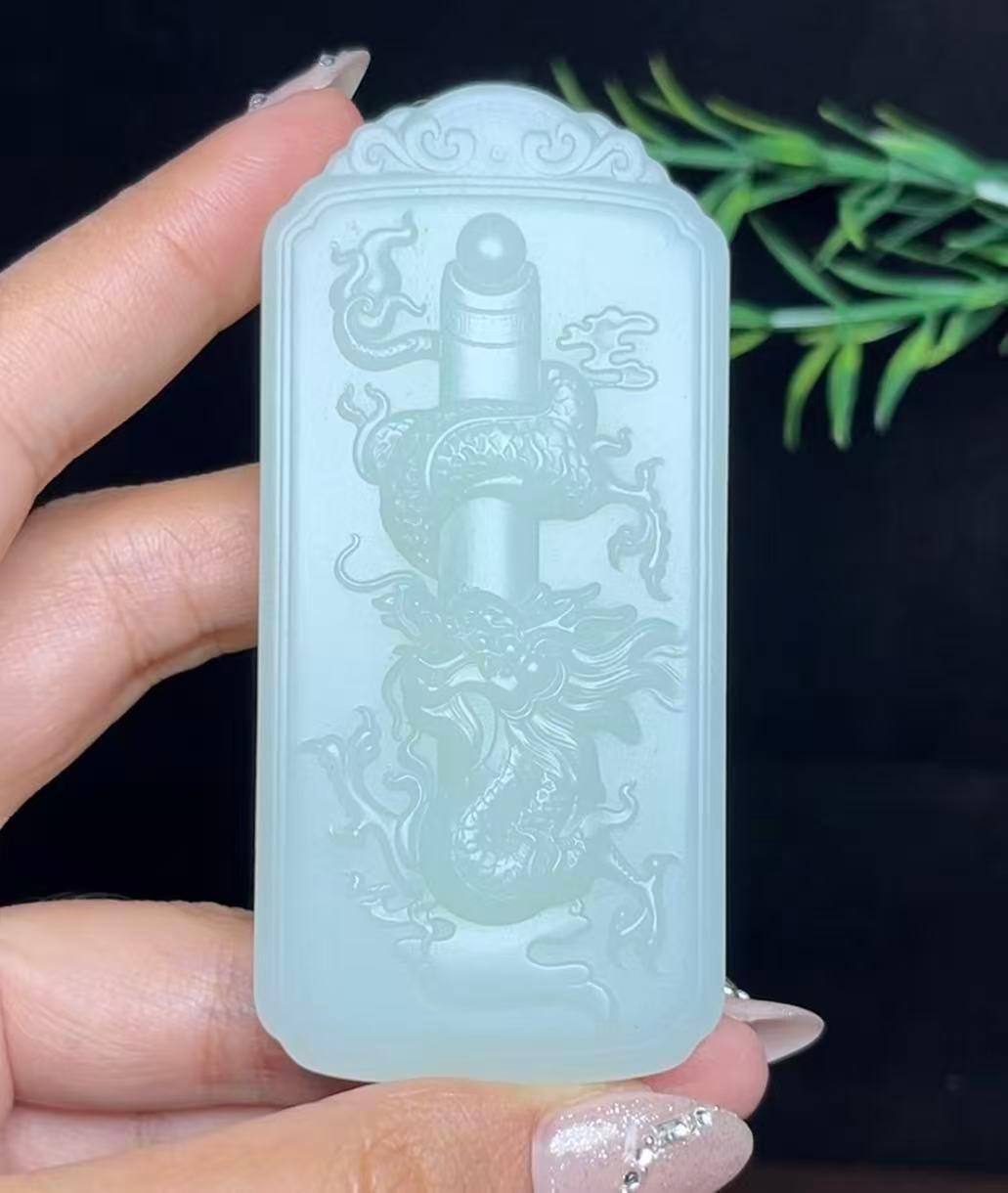 和田玉带翠祥龙护主山水牌（77.8g）