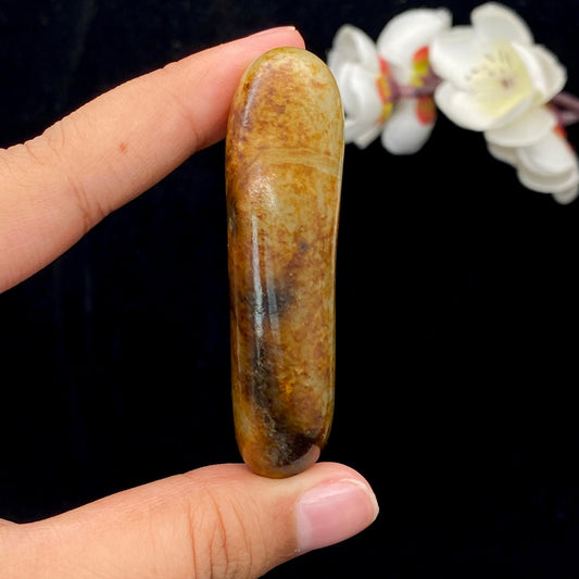 和田玉洒红皮籽料手把件（67.5g）