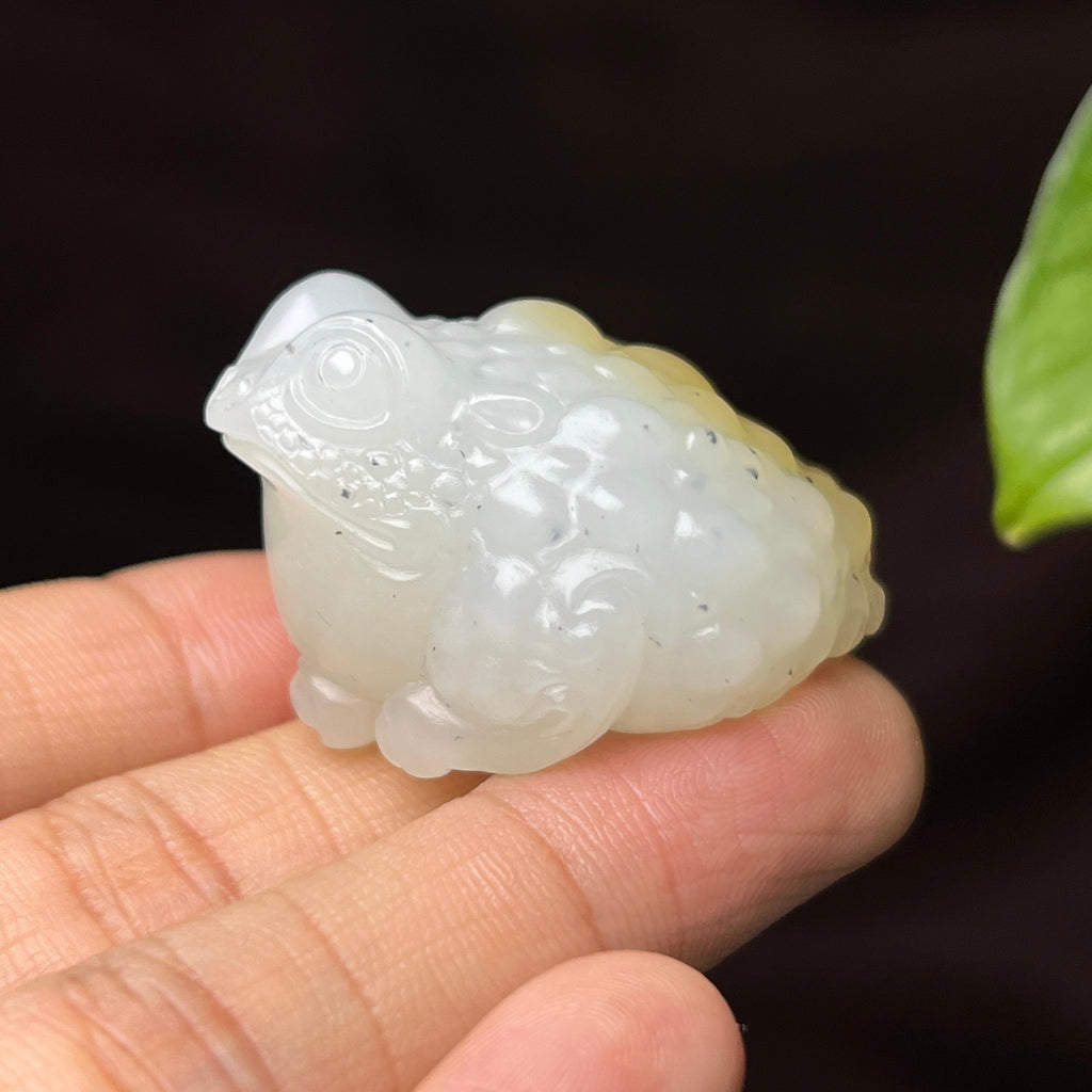 和田玉籽料三色糖点墨青花三足金蟾挂件（37.4g）