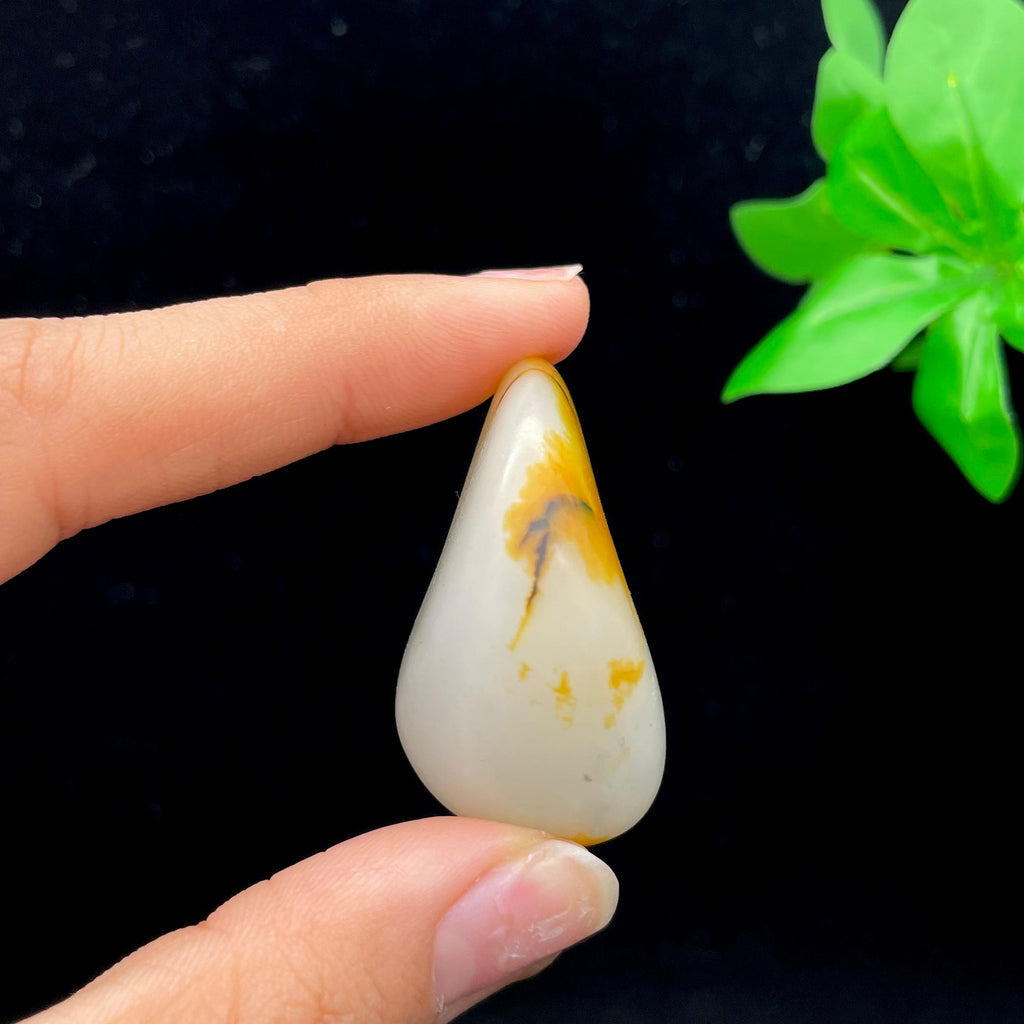 和田玉聚黄皮青花底籽料挂件（45g）