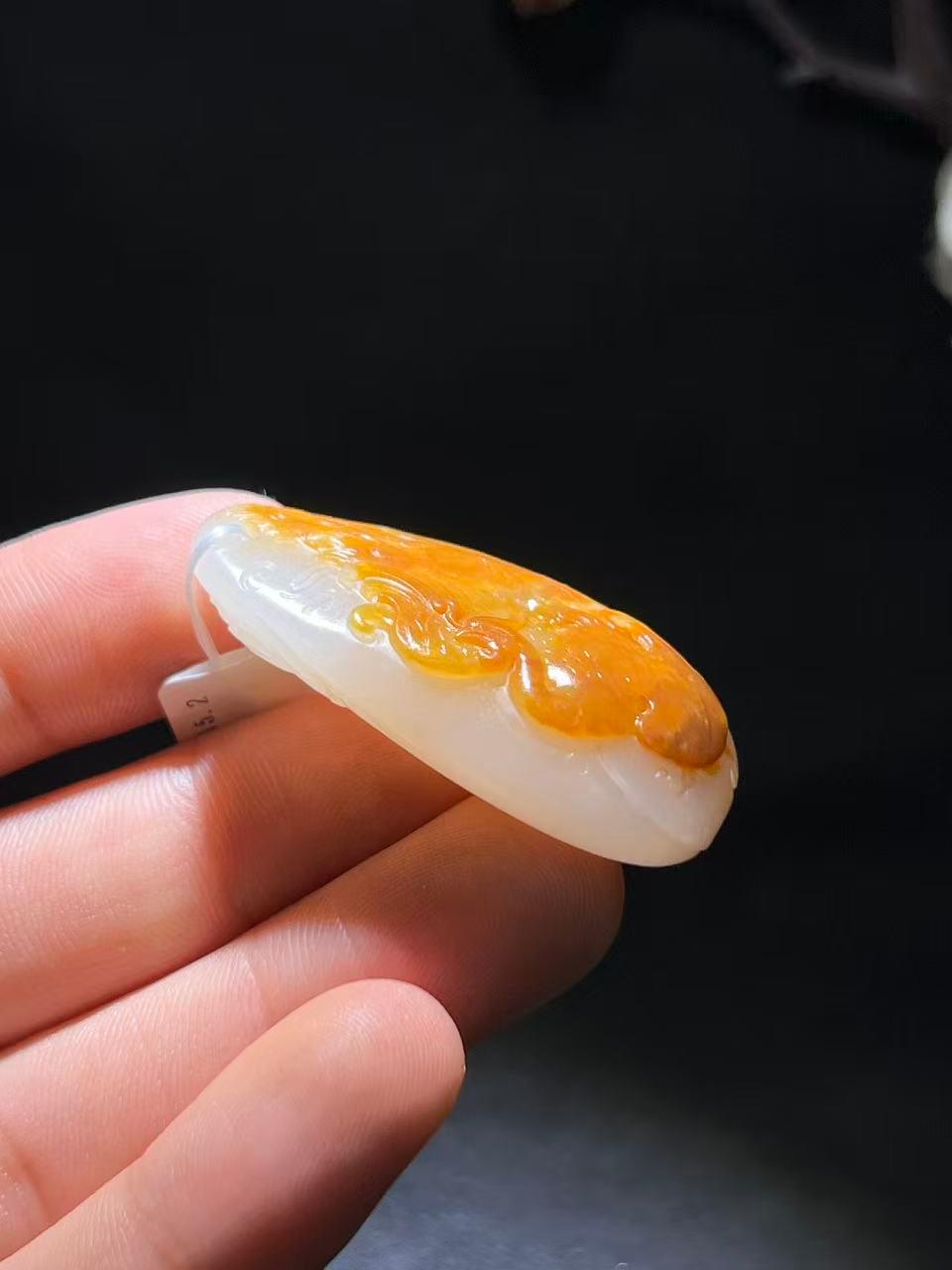 和田玉籽料凤穿牡丹（19.7g）