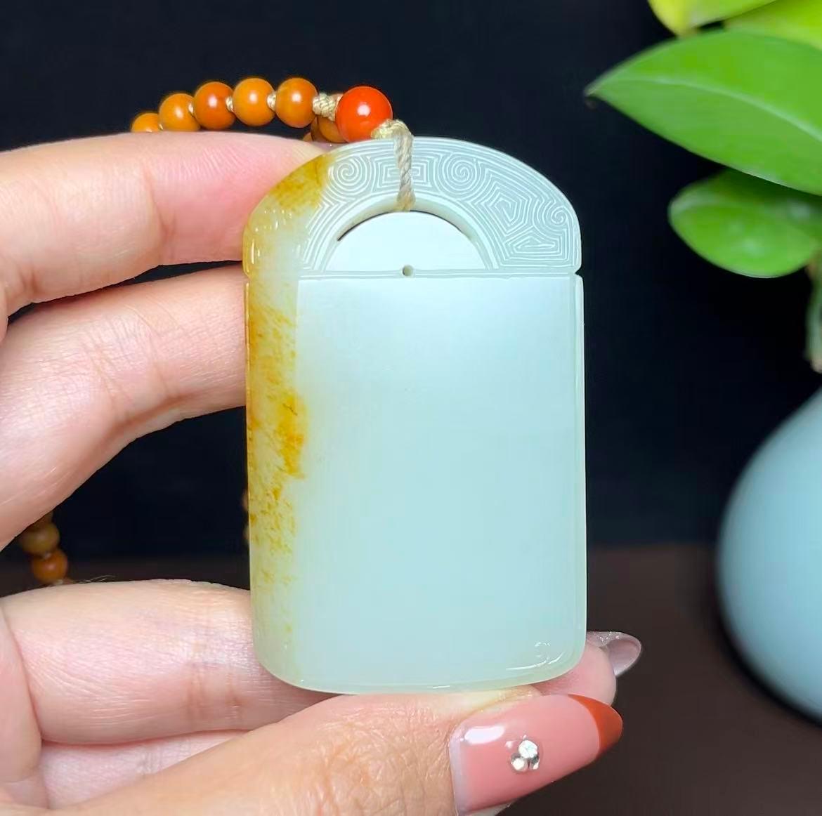 新疆和田玉籽料平安无事牌（72.7g）