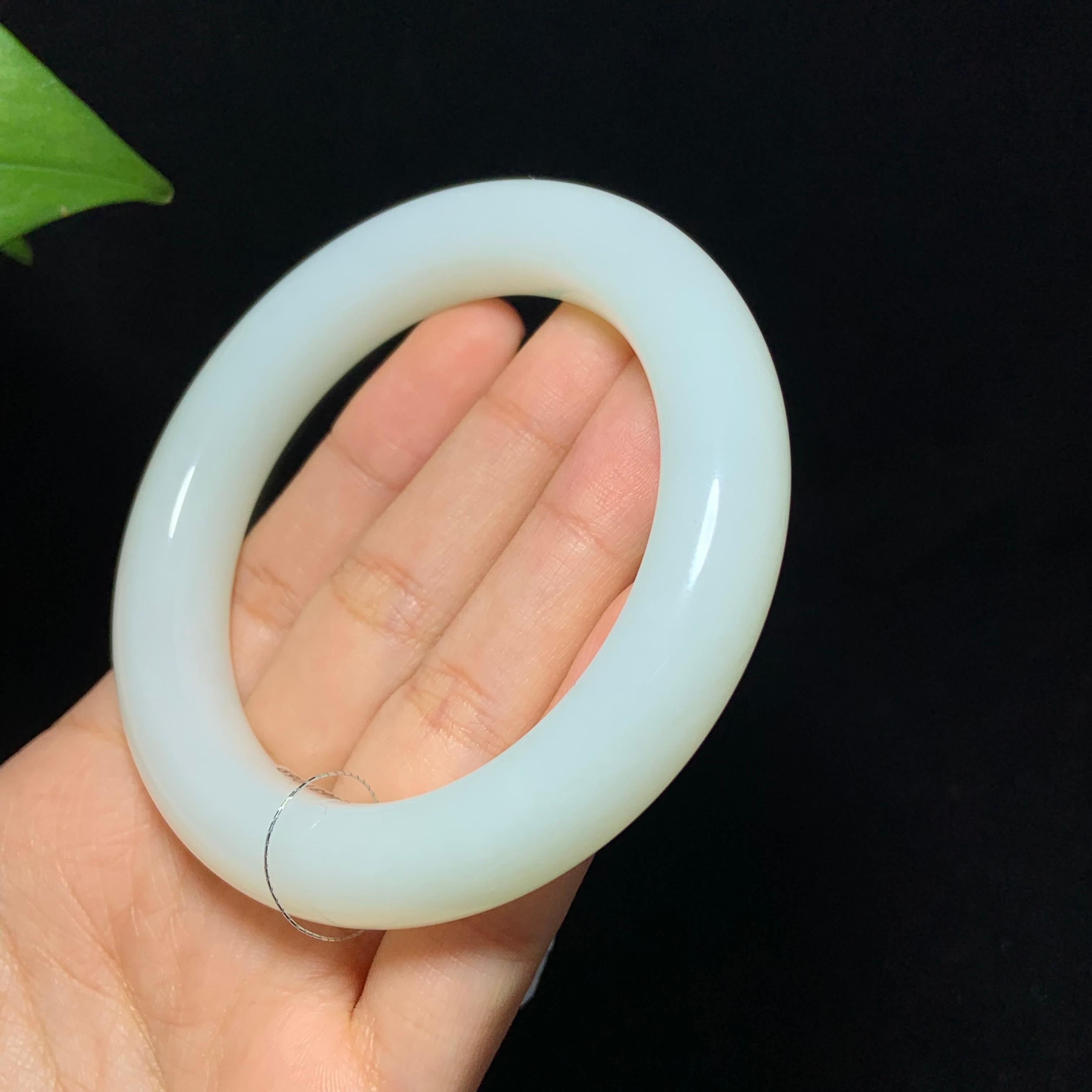 收藏级和田山料羊脂白玉手镯（71.0g）