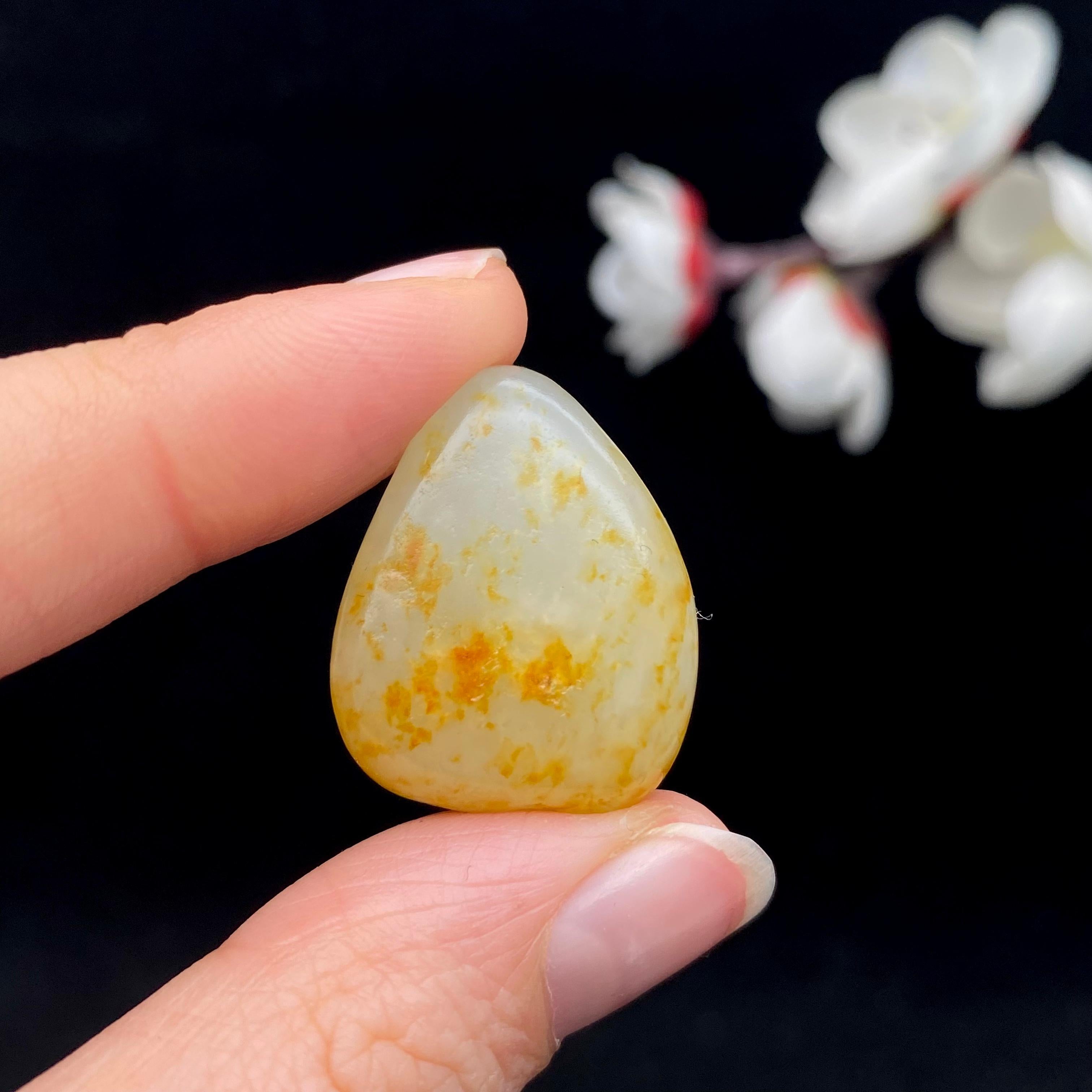 和田玉洒金皮籽料原石（9g） – 厚德载玉