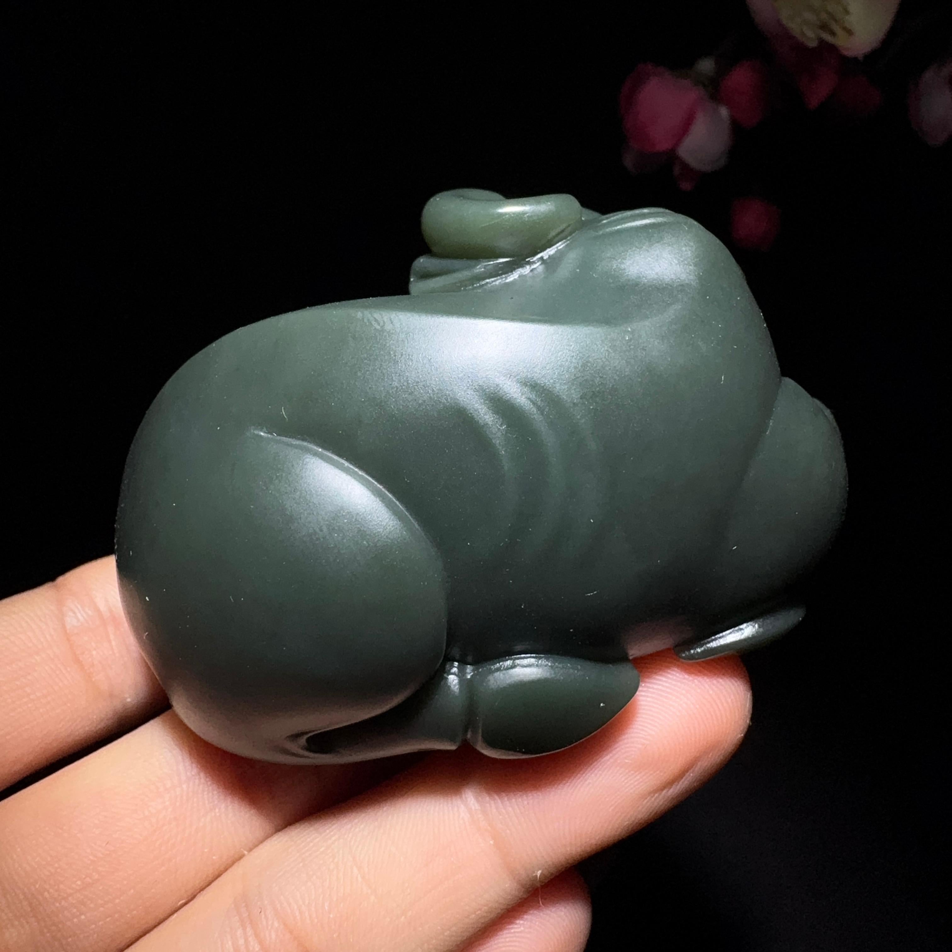 和田玉塔青手把件牛（207.7g）