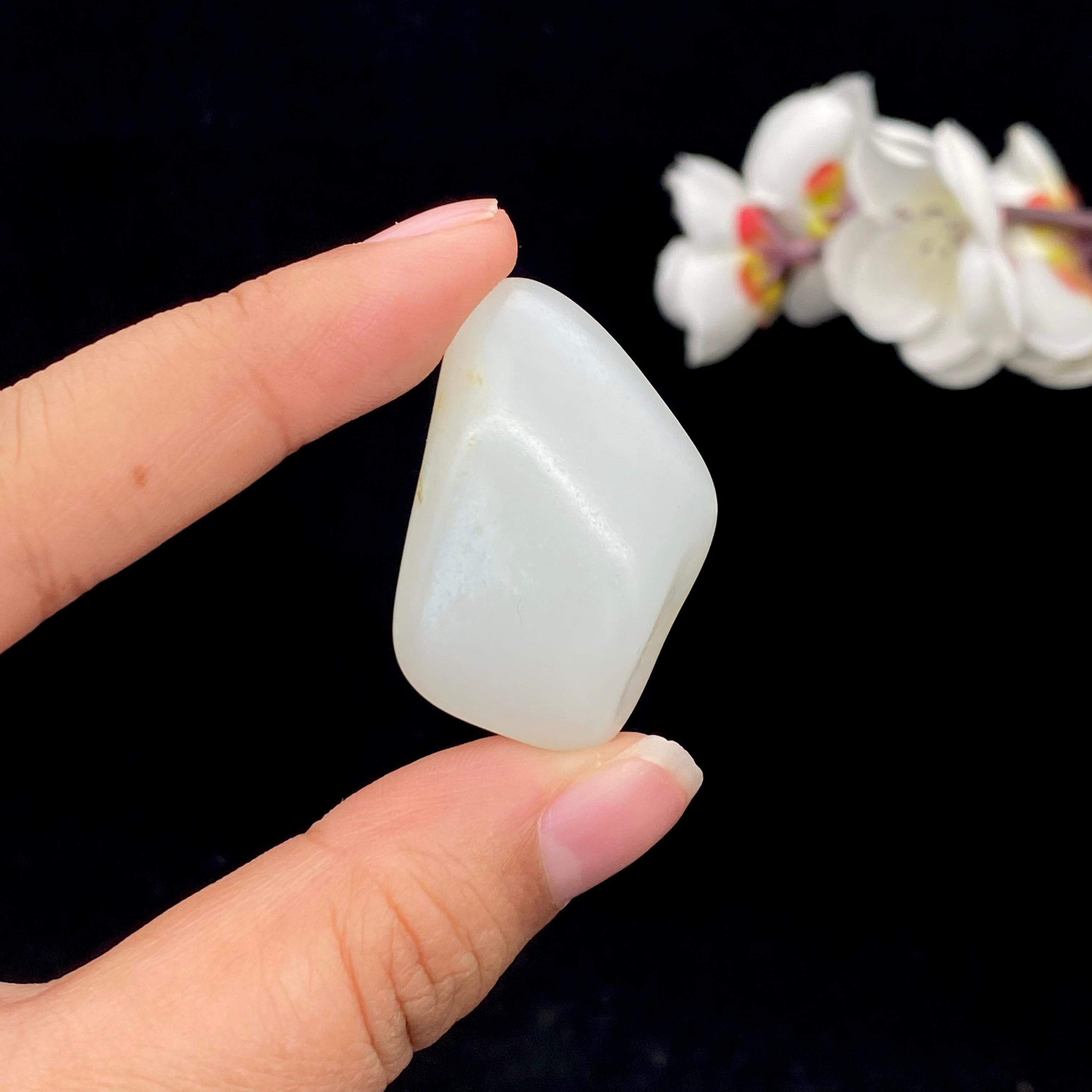 超值推荐】和田玉聚黄皮青花底籽料（47.3g） – 厚德载玉