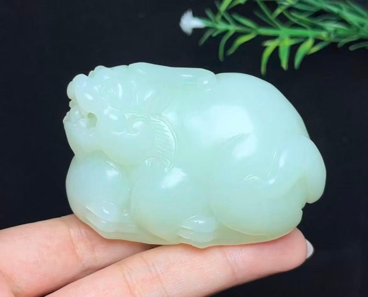 和田白玉貔貅手把件（176.0g）