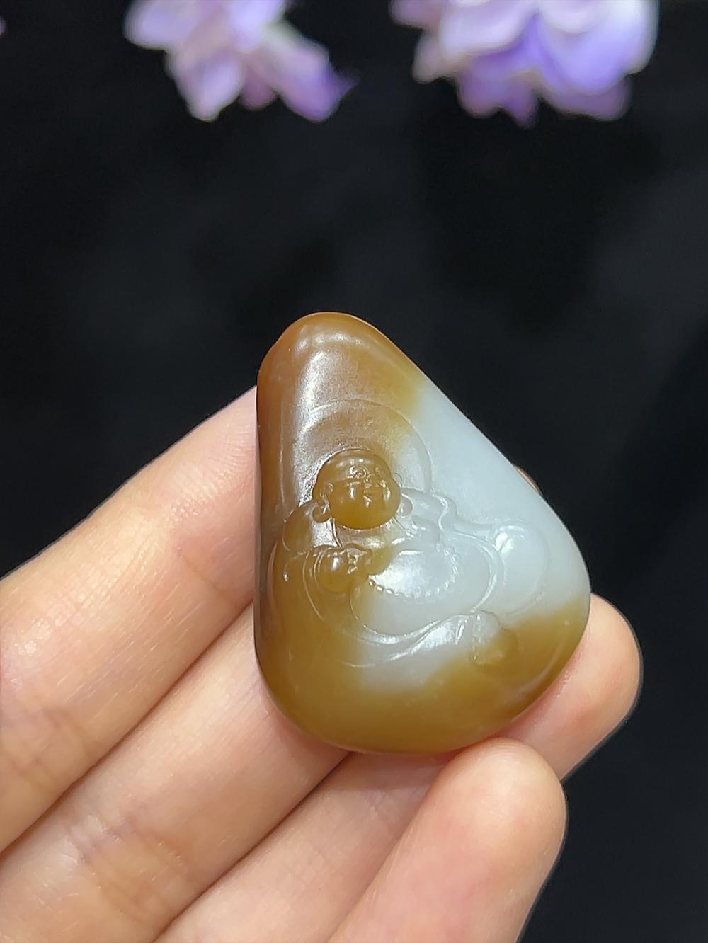 和田玉新疆且末料糖羊脂玉弥勒笑佛（15.5g）