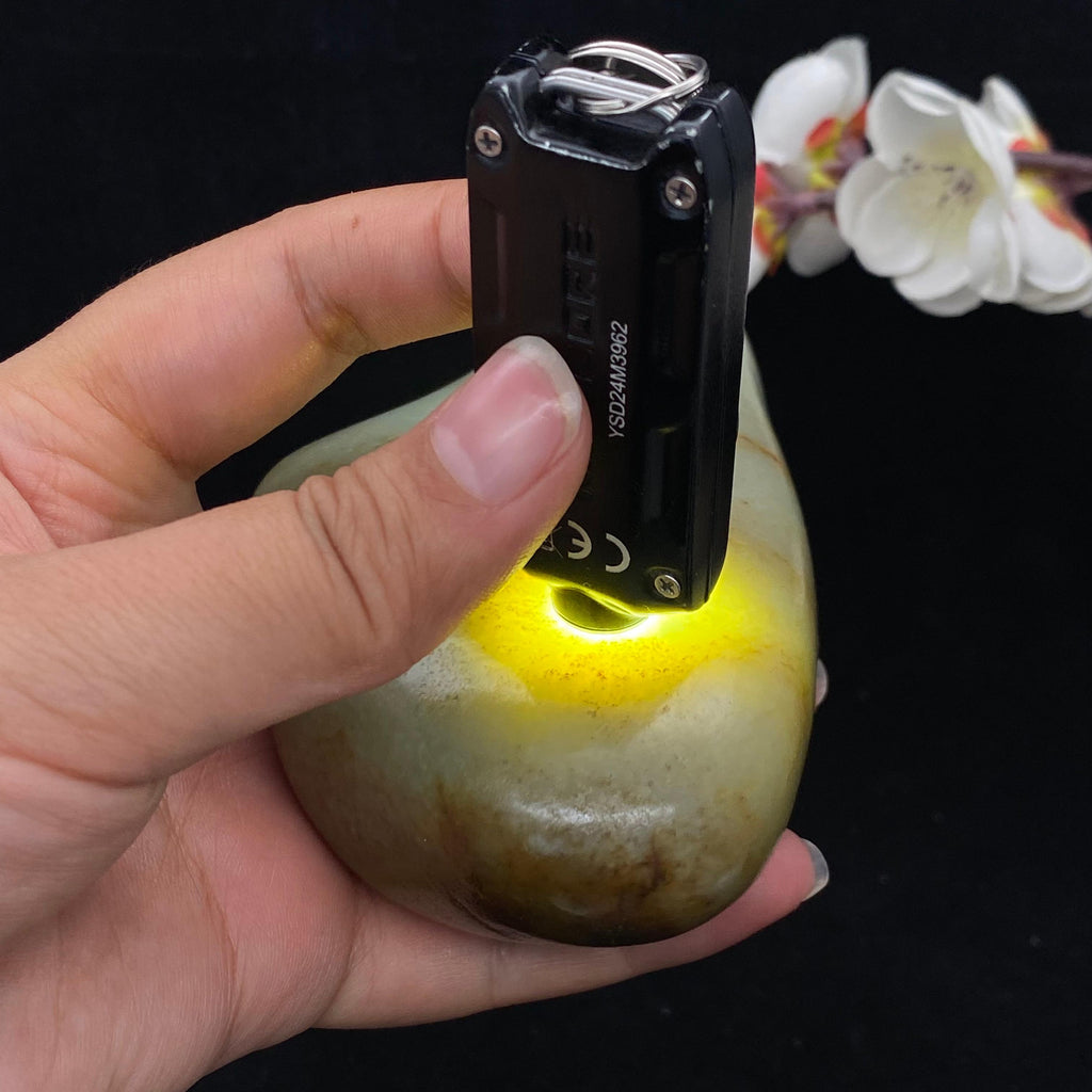和田玉洒金皮带翠籽料摆件（493.5g）