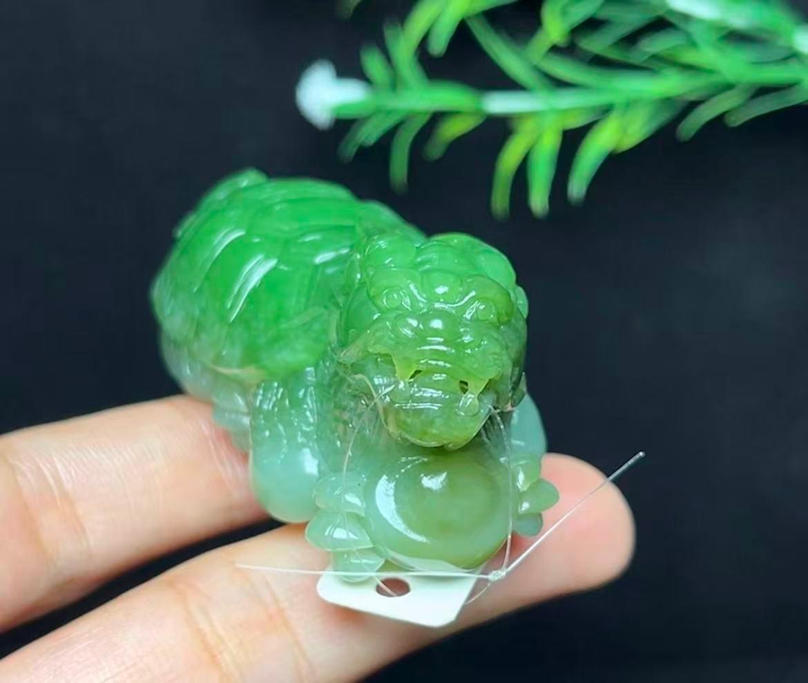 和田玉碧玉特色三色料龙龟手把件（82.4g）