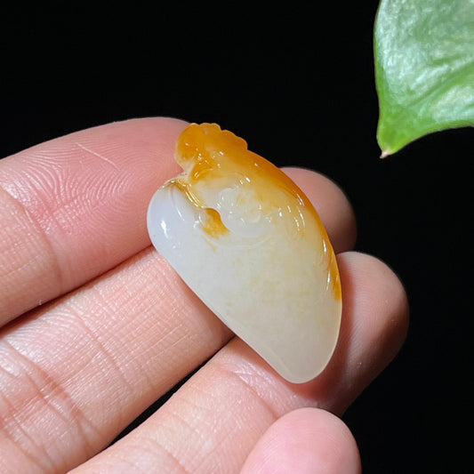 和田玉籽料黄沁皮官上加官鸡挂件（6.4g）