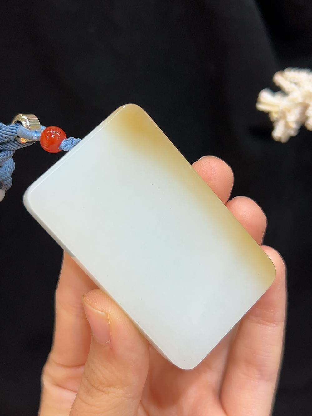 和田玉新疆且末料糖羊脂玉平安无事牌（64.0g）