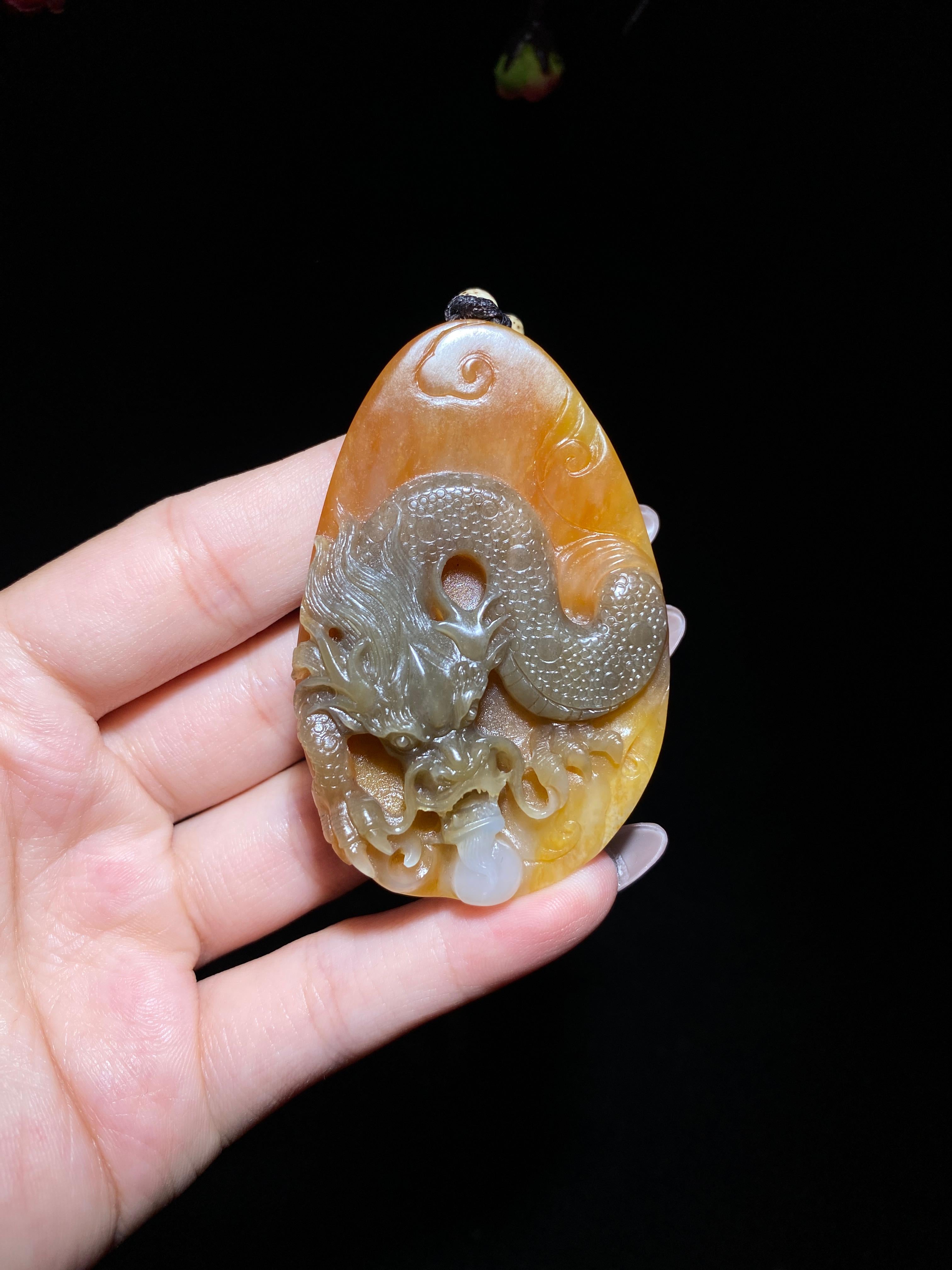 和田玉糖白玉龙（48.9g） – 厚德载玉