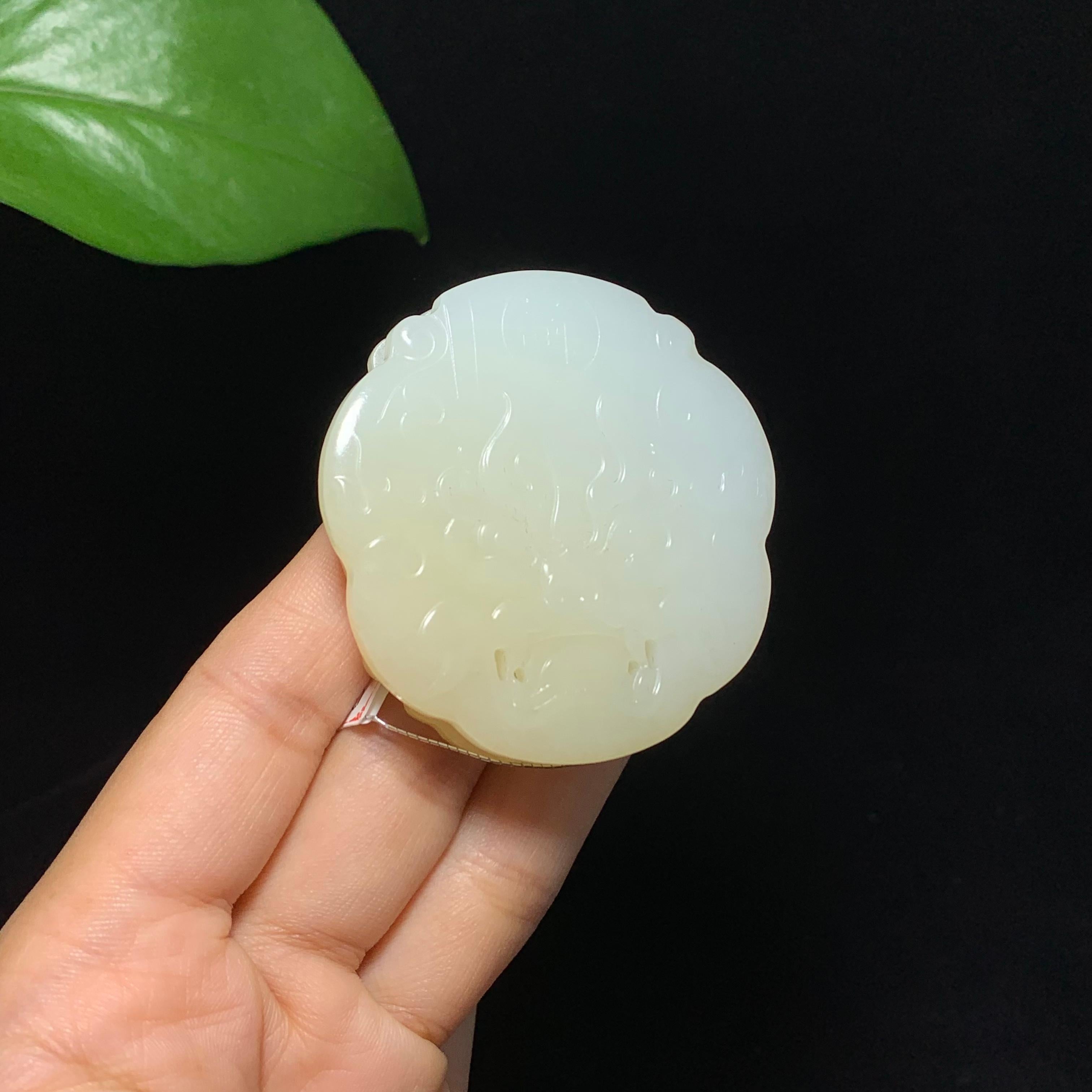 精品新疆且末糖白玉仿古龙皮带扣（43.7g）