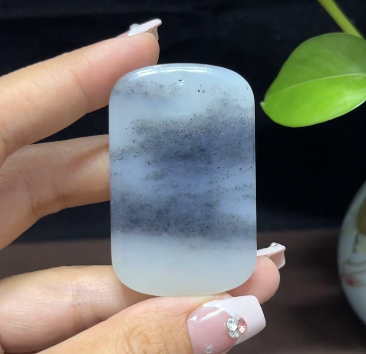 新疆和田玉籽料意境青花平安无事牌（34.1g）