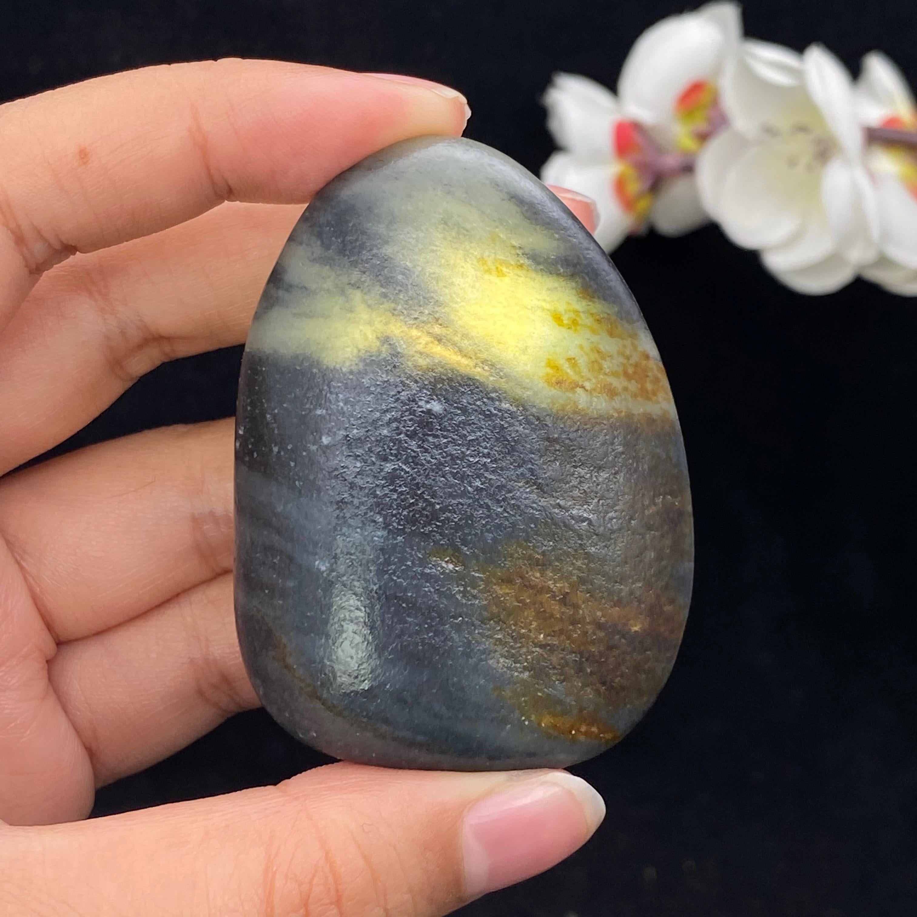 和田玉青花带洒金皮籽料手把件（56.2g）