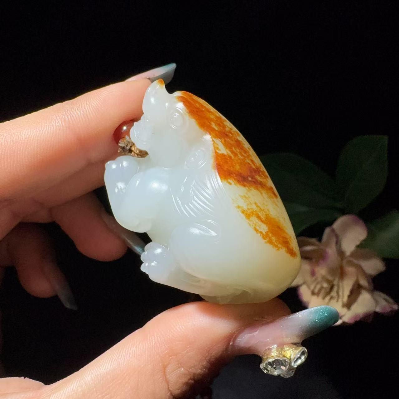 和田玉籽料挂件貔貅（65.8g）