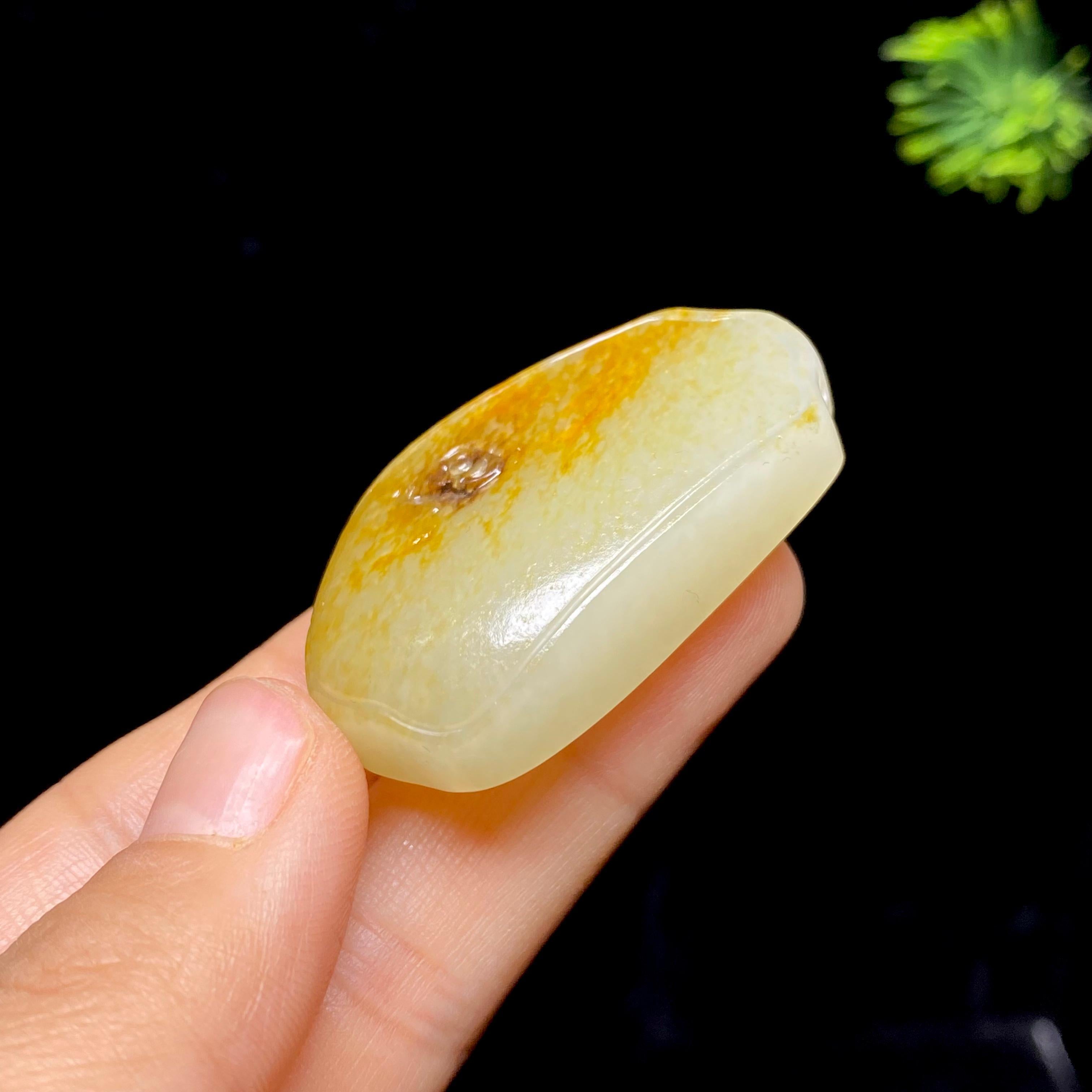 和田玉籽料无事牌（25.6g）