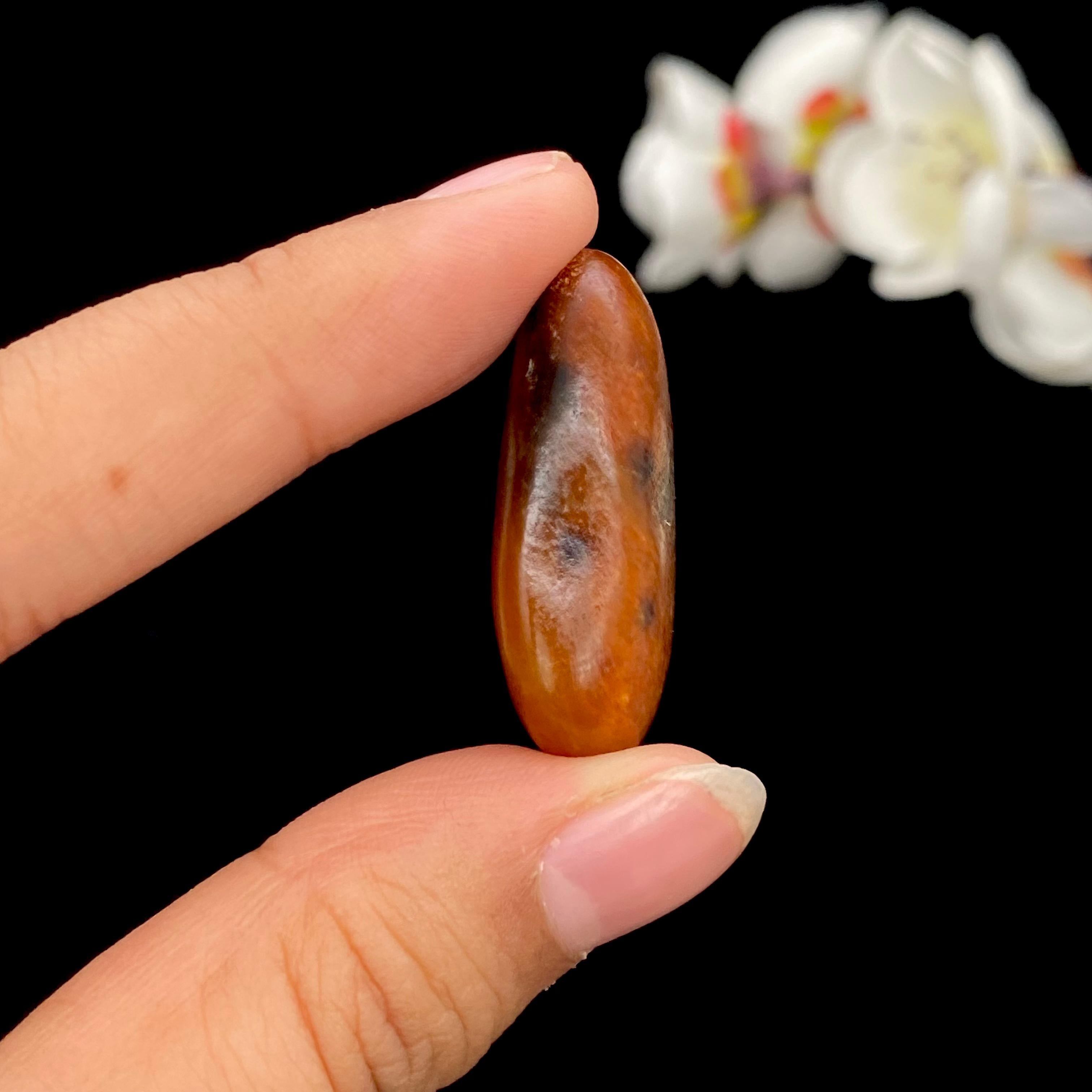 和田玉红沁皮籽料原石（14.6g）